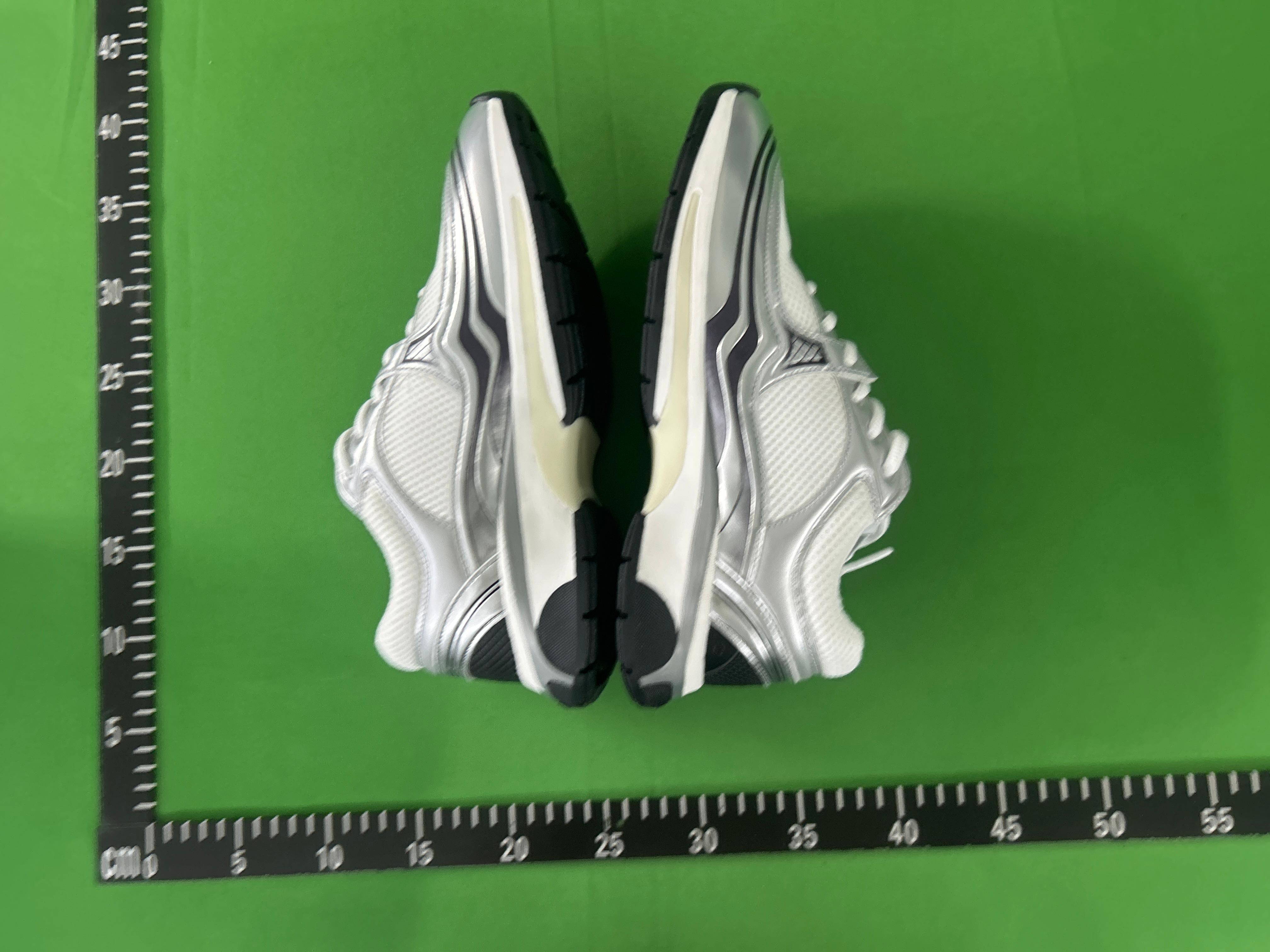 Foto QC 4 de Chanel Sneakers Leather Metallic CC Logo Burgundy G45077