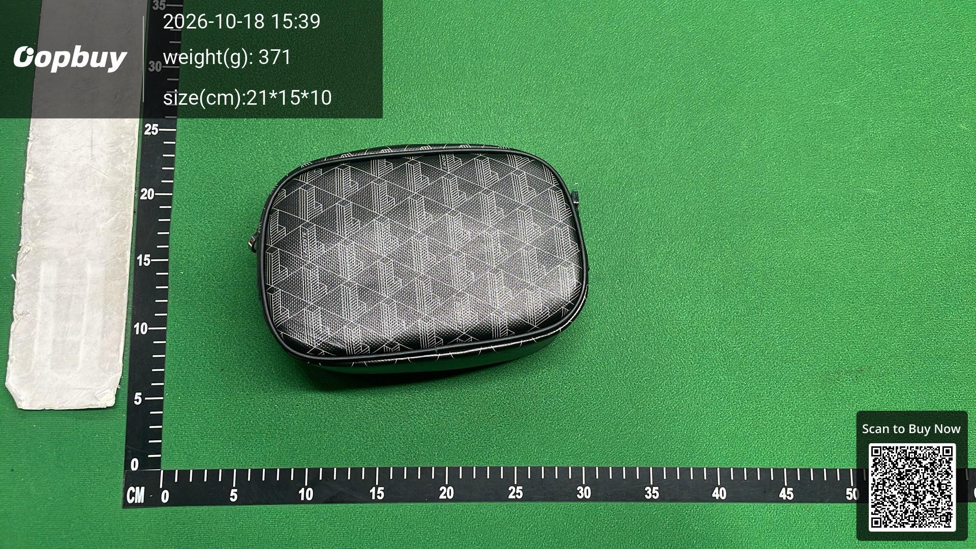 Foto QC 2 de Lacoste The Blend Monogram Crossbody Bag Small Black