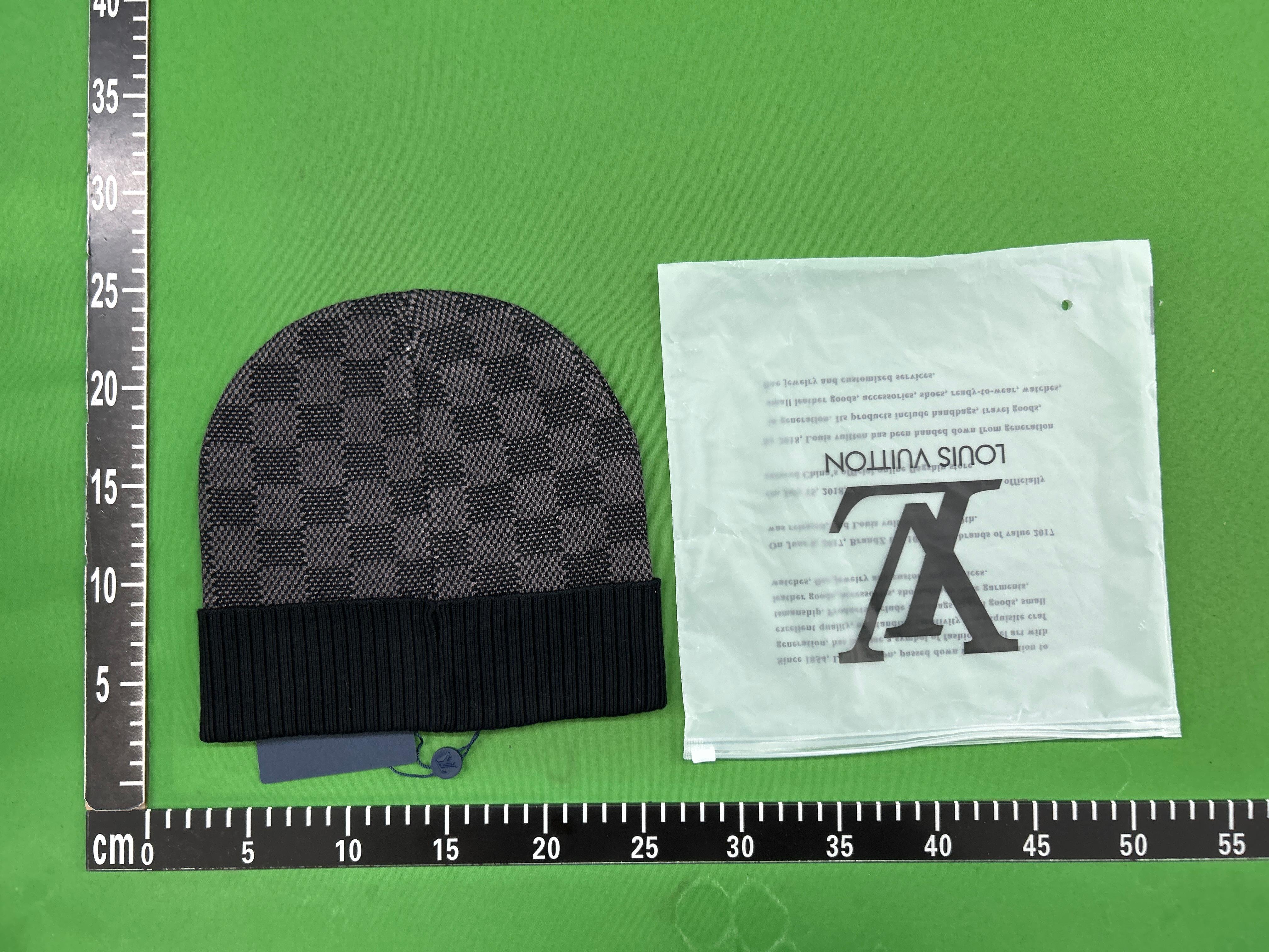 Foto QC 6 de Louis Vuitton Damier Beanie Grey