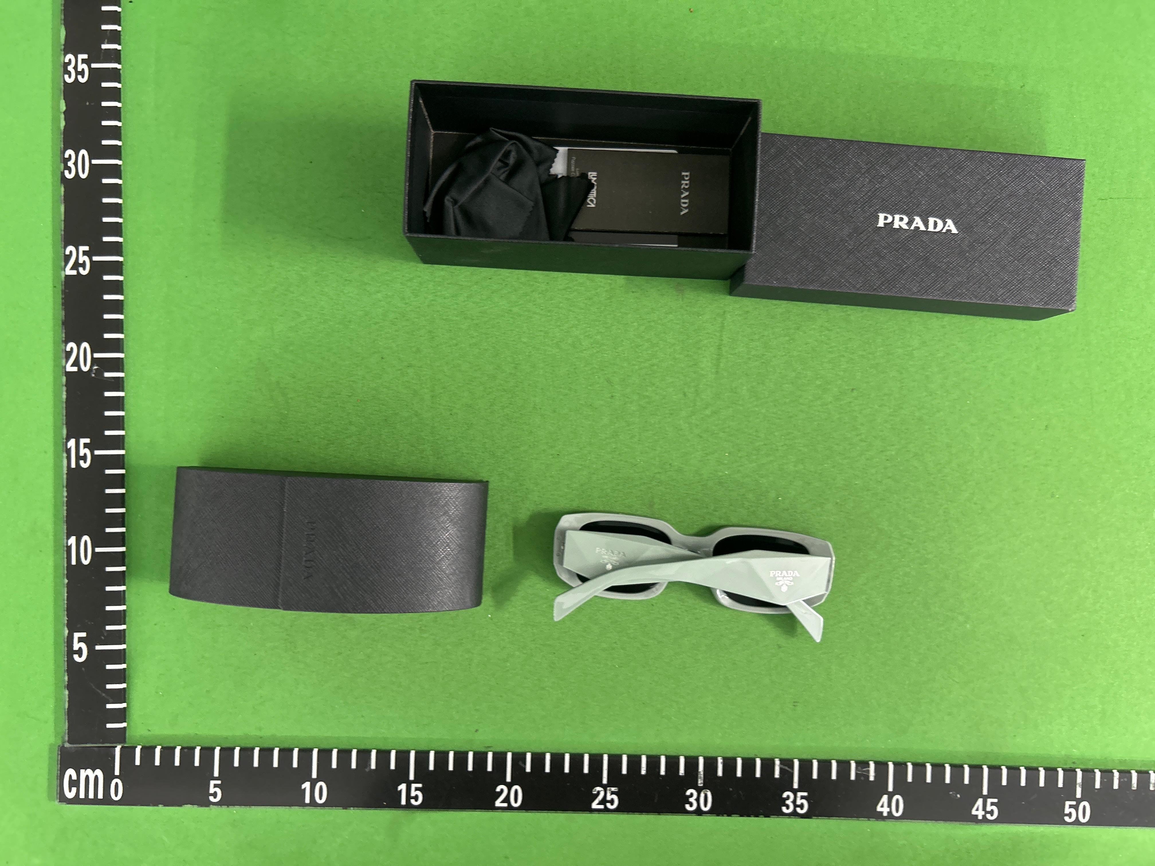 Foto QC 4 de Prada Symbole Rectangle-Frame Acetate Sunglasses Black Grey (PR 17WS)