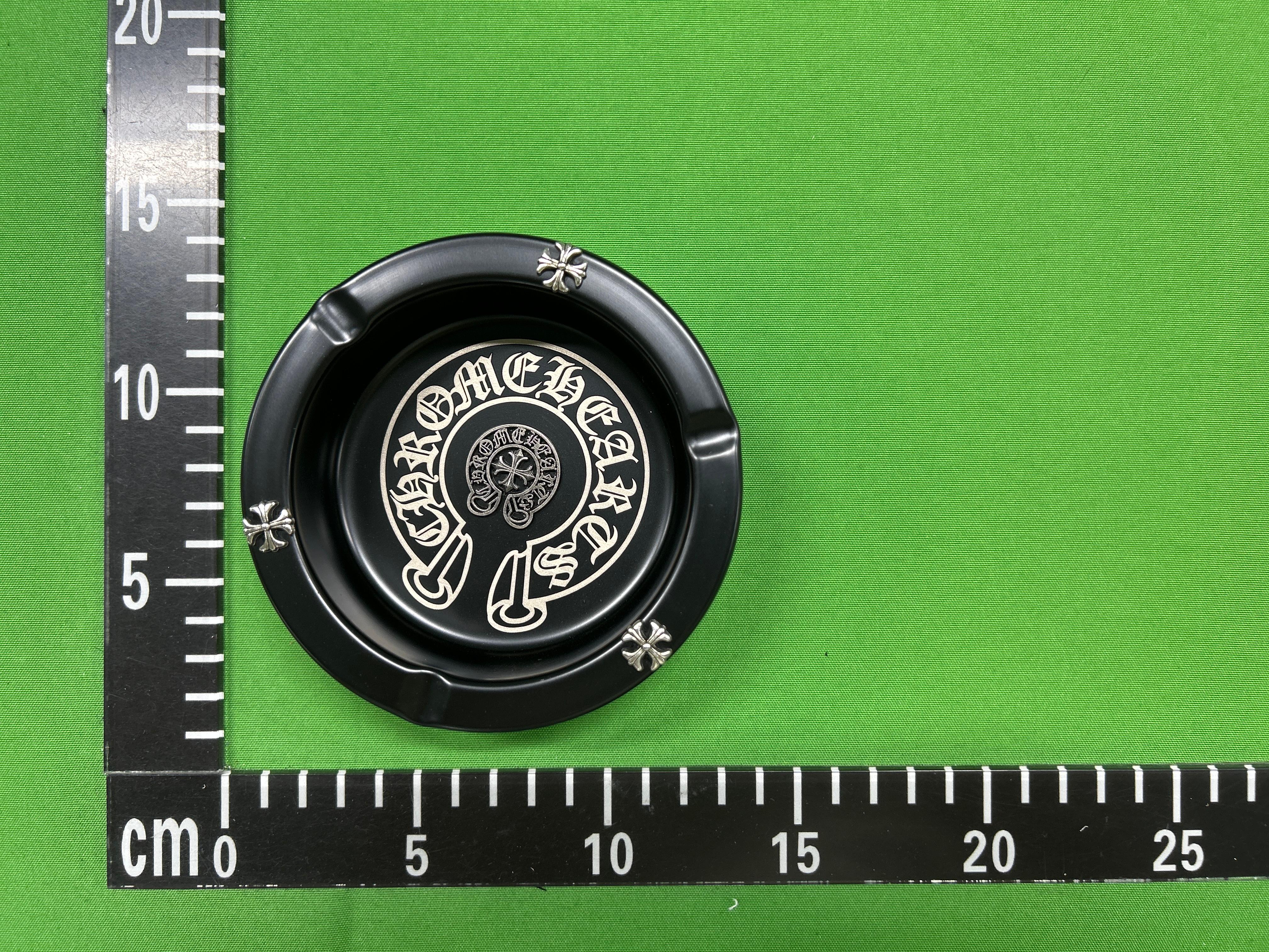Foto QC 1 de Chrome Hearts Horseshoe Plus Cross Ashtray Black