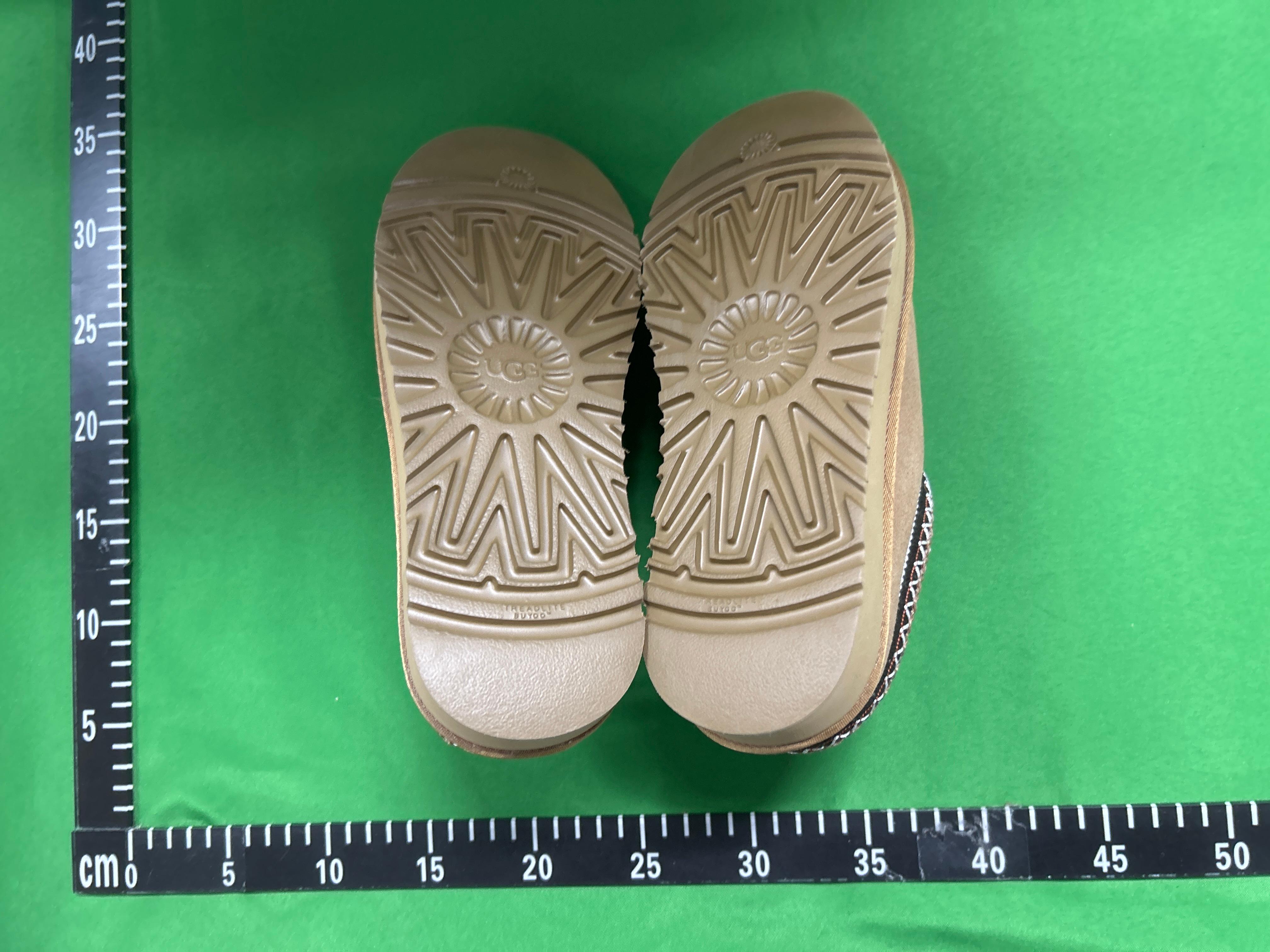 Foto QC 6 de UGG Tasman Suede Black 5955