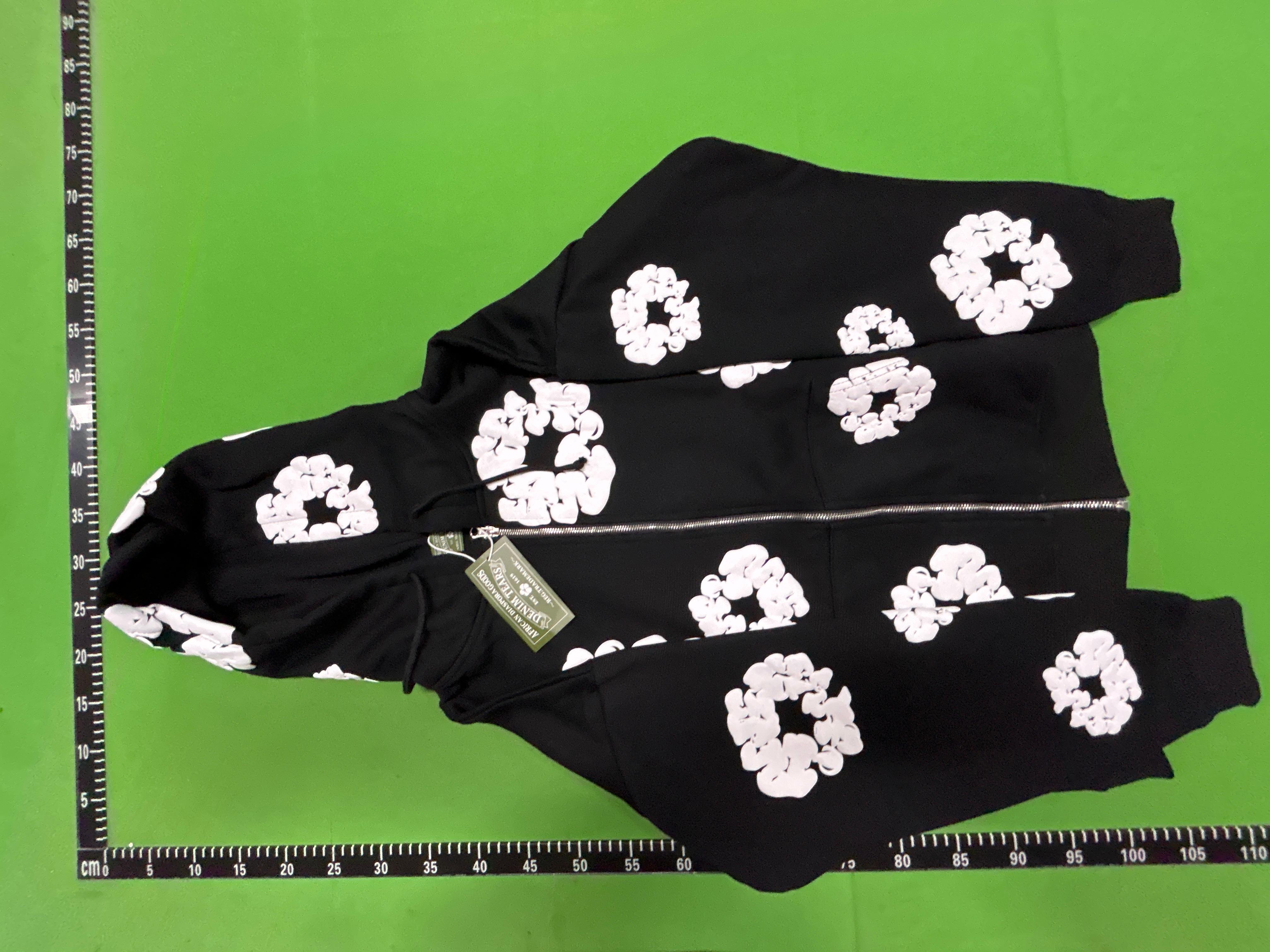Foto QC 7 de Denim Tears Cotton Wreath Puff Print Hoodie Black
