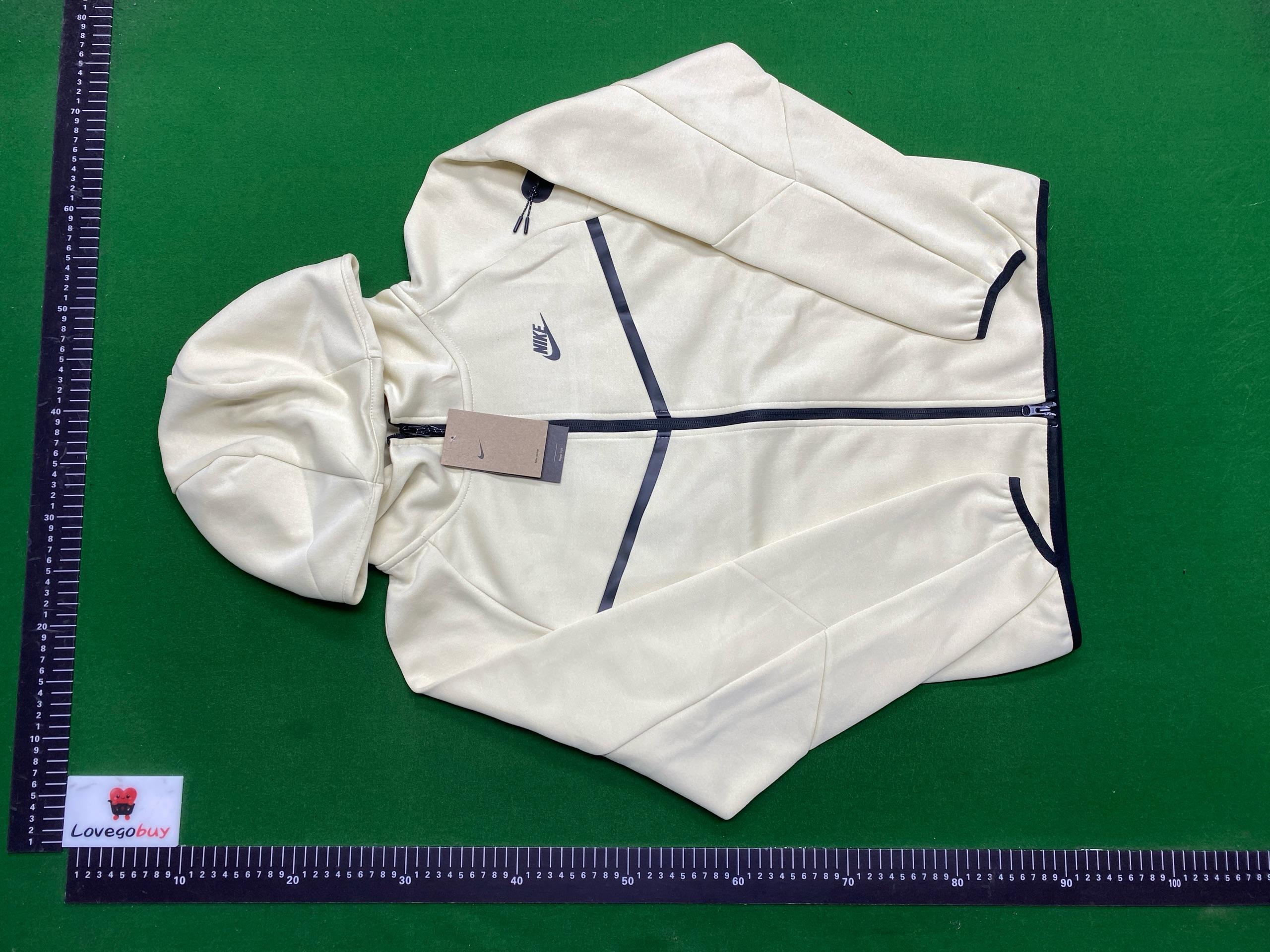 Foto QC 3 de Nike Tech Fleece Windrunner Jacket Gym Red