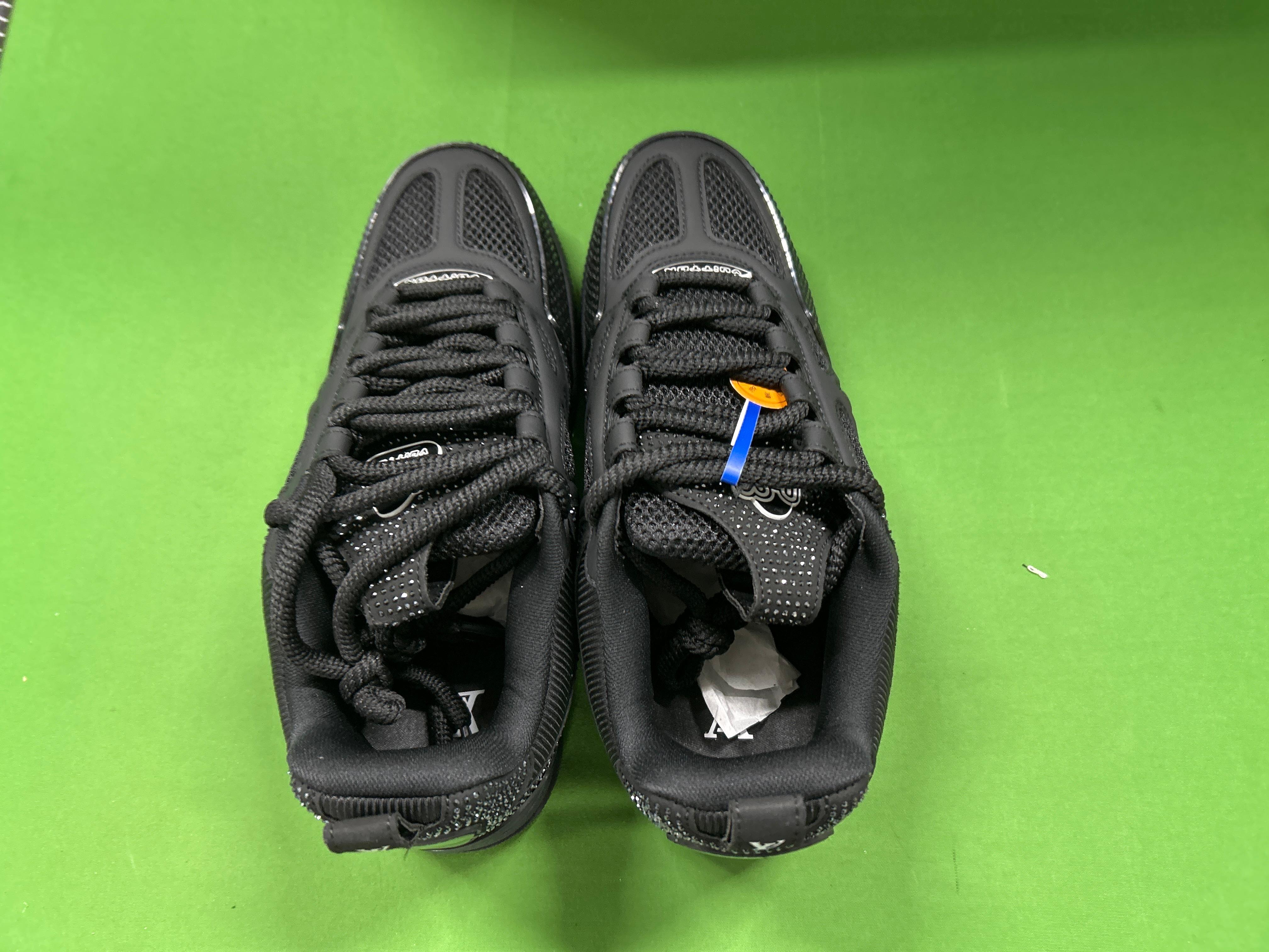 Foto QC 2 de Louis Vuitton LV Skate Sneaker Low Black Swarovski Monogram 1ABMHV