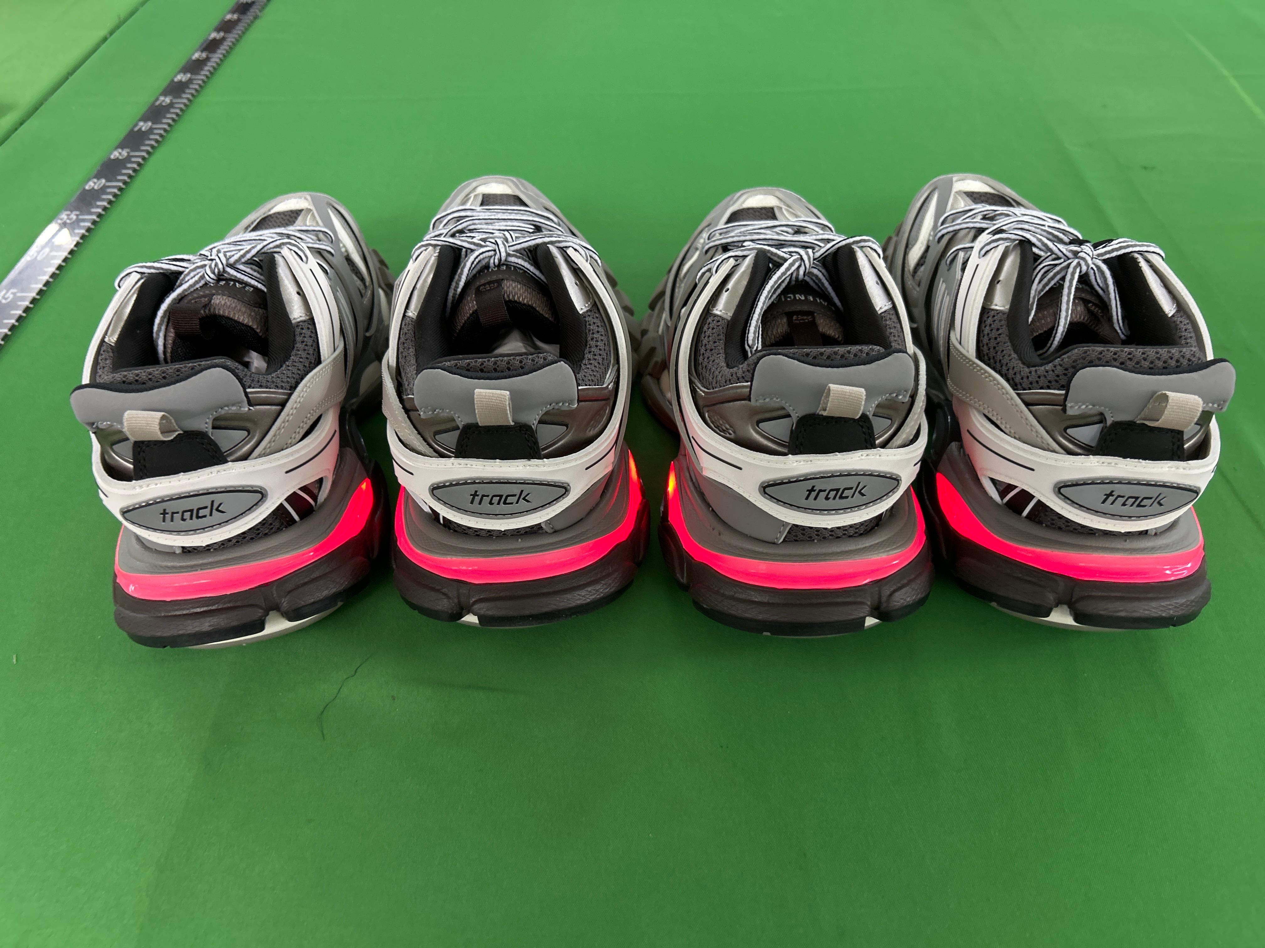 Foto QC 3 de Balenciaga Track LED Black White 542436 W1GB1 2045