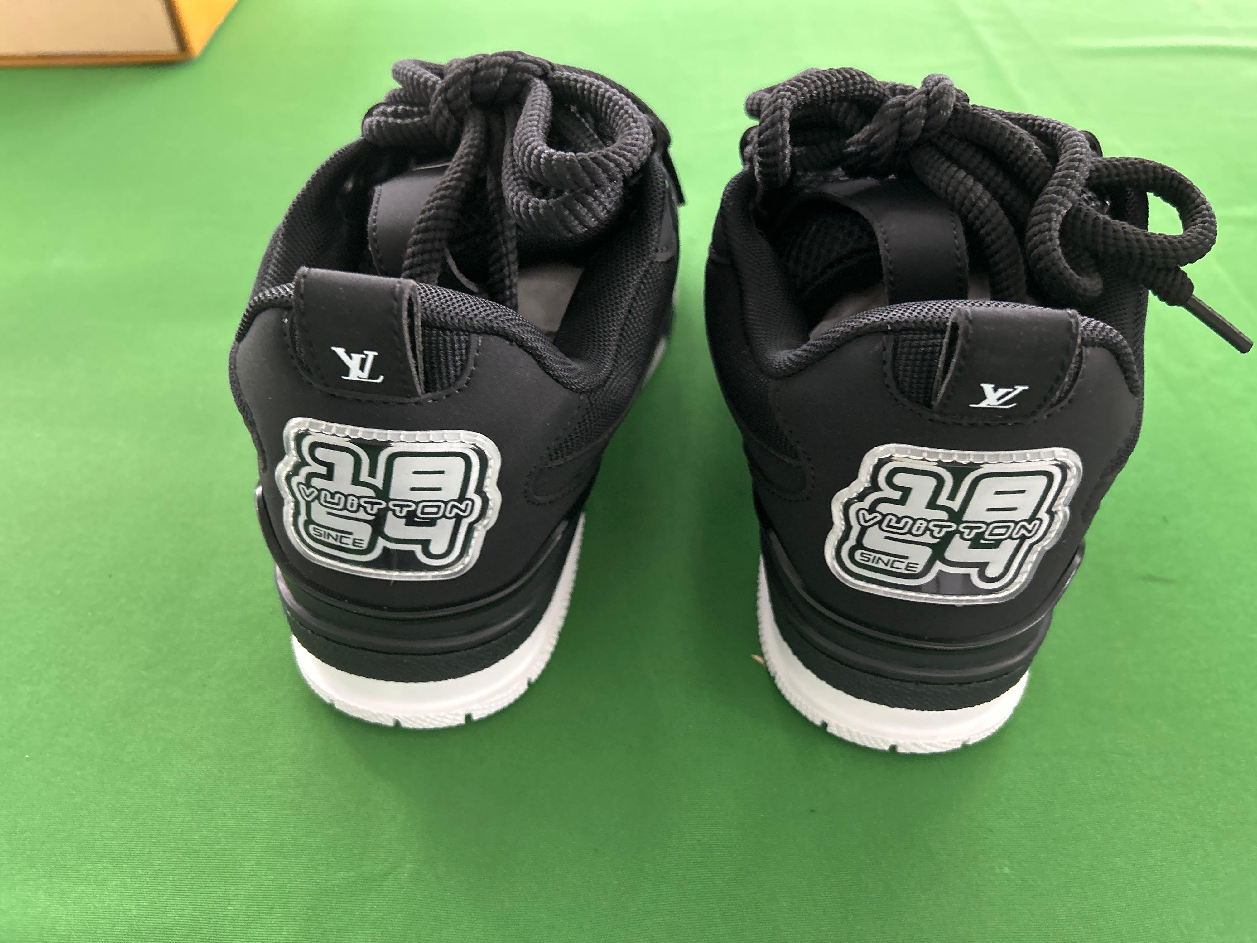 Foto QC 3 de Louis Vuitton LV Skate Low Black Swarovski Monogram 1ABMHV