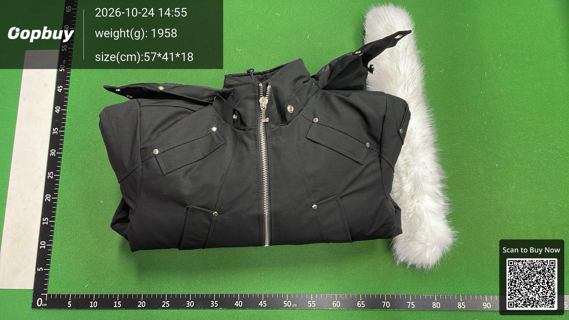 Foto QC 8 de Moose Knuckles Debbie Down Bomber Jacket Fox Fur Alabaster Black