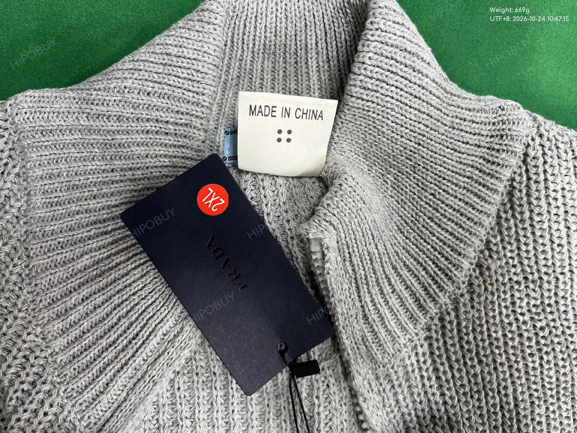 Foto QC 8 de Prada Metal Logo Zip Sweater Black