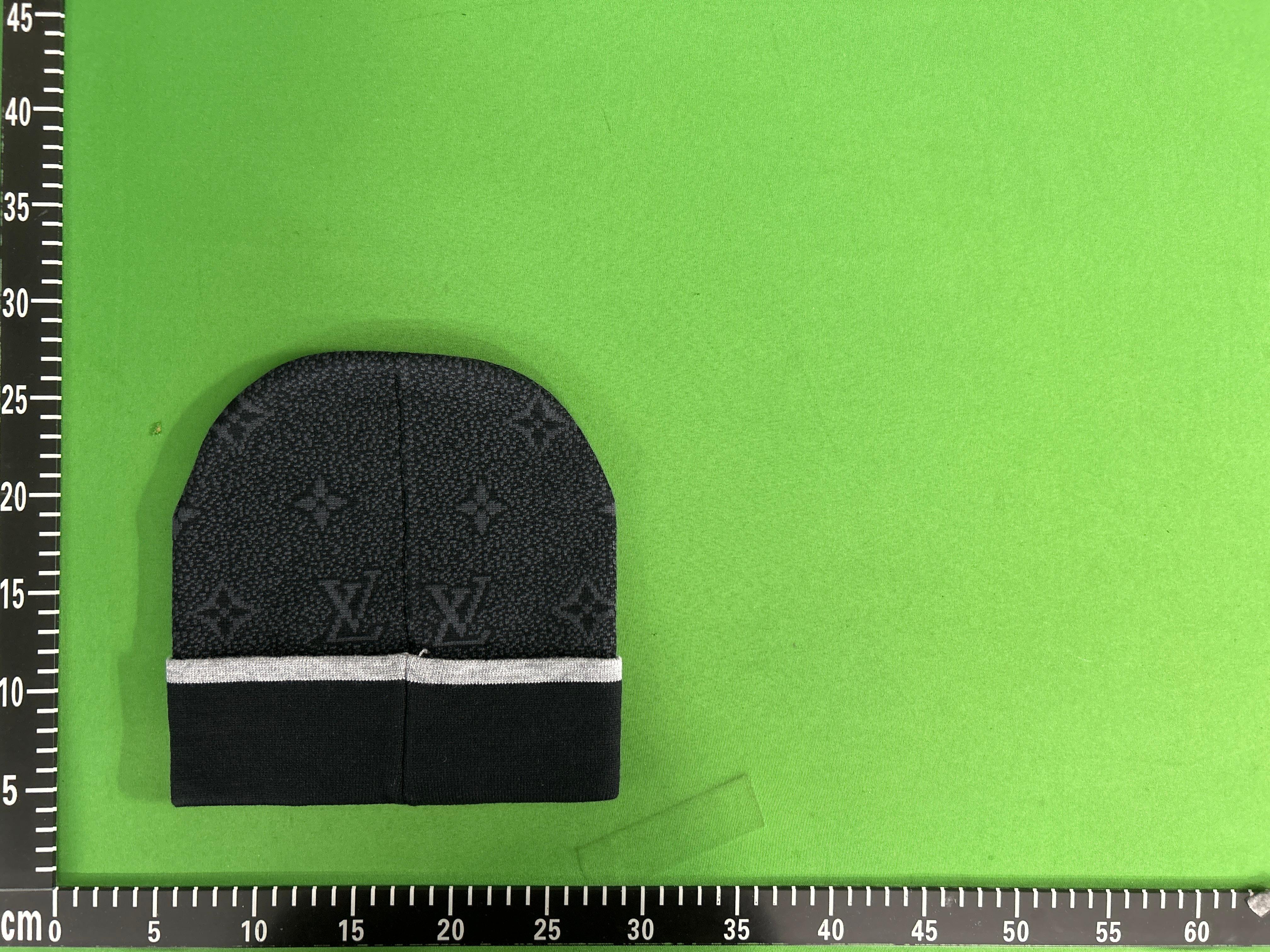 Foto QC 1 de Louis Vuitton Damier Beanie Grey