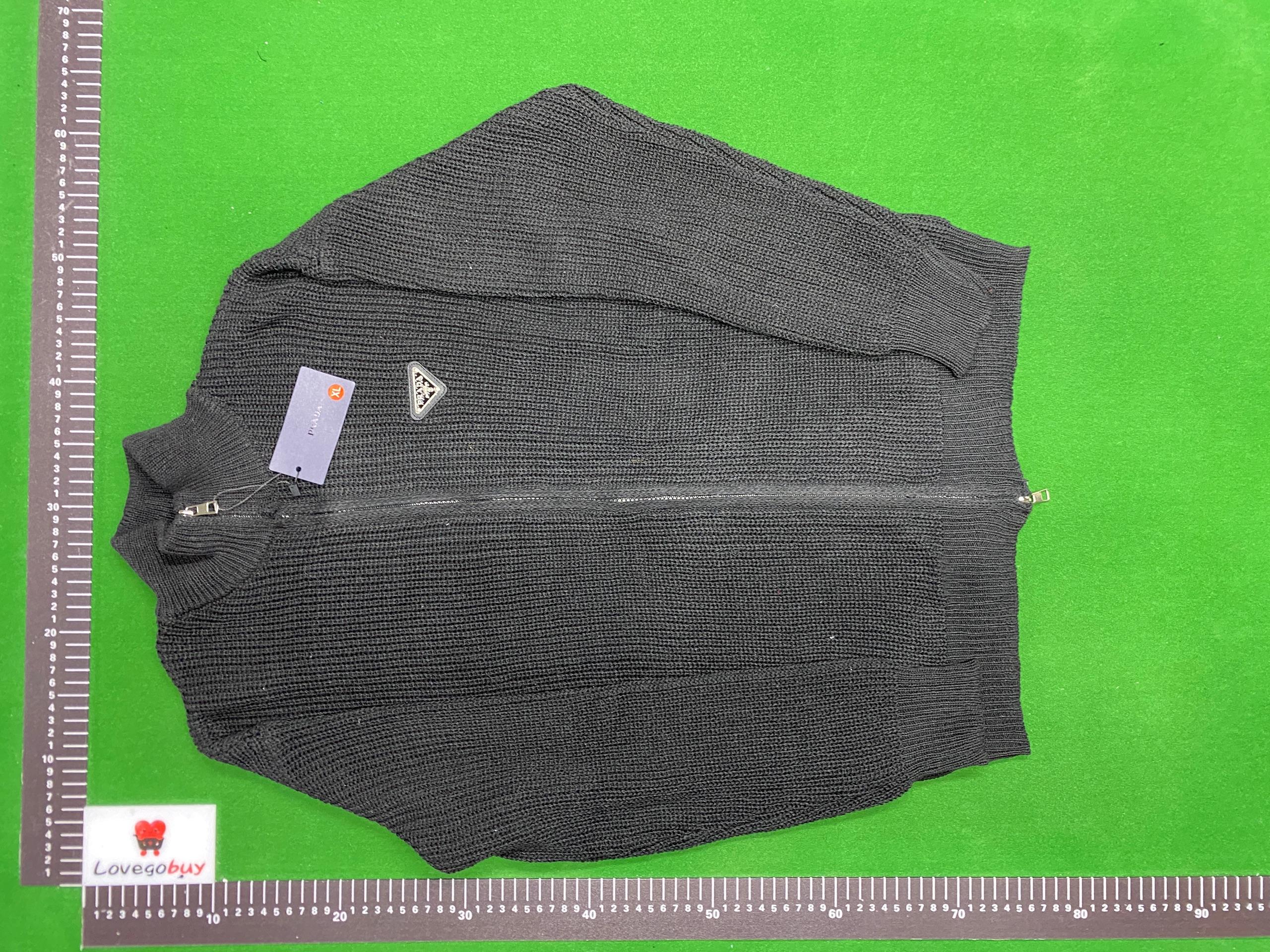 Foto QC 1 de Prada Metal Logo Zip Sweater Black