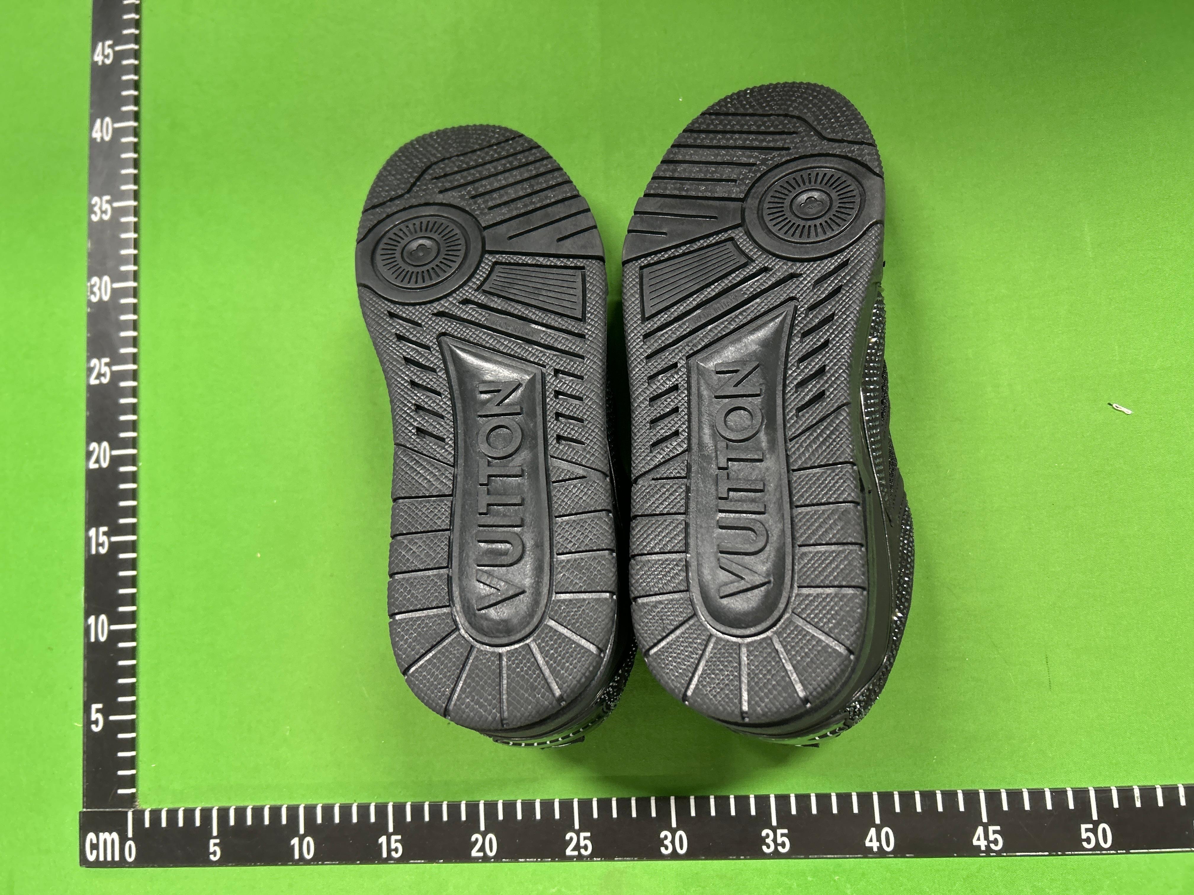 Foto QC 5 de Louis Vuitton LV Skate Sneaker Low Black Swarovski Monogram 1ABMHV