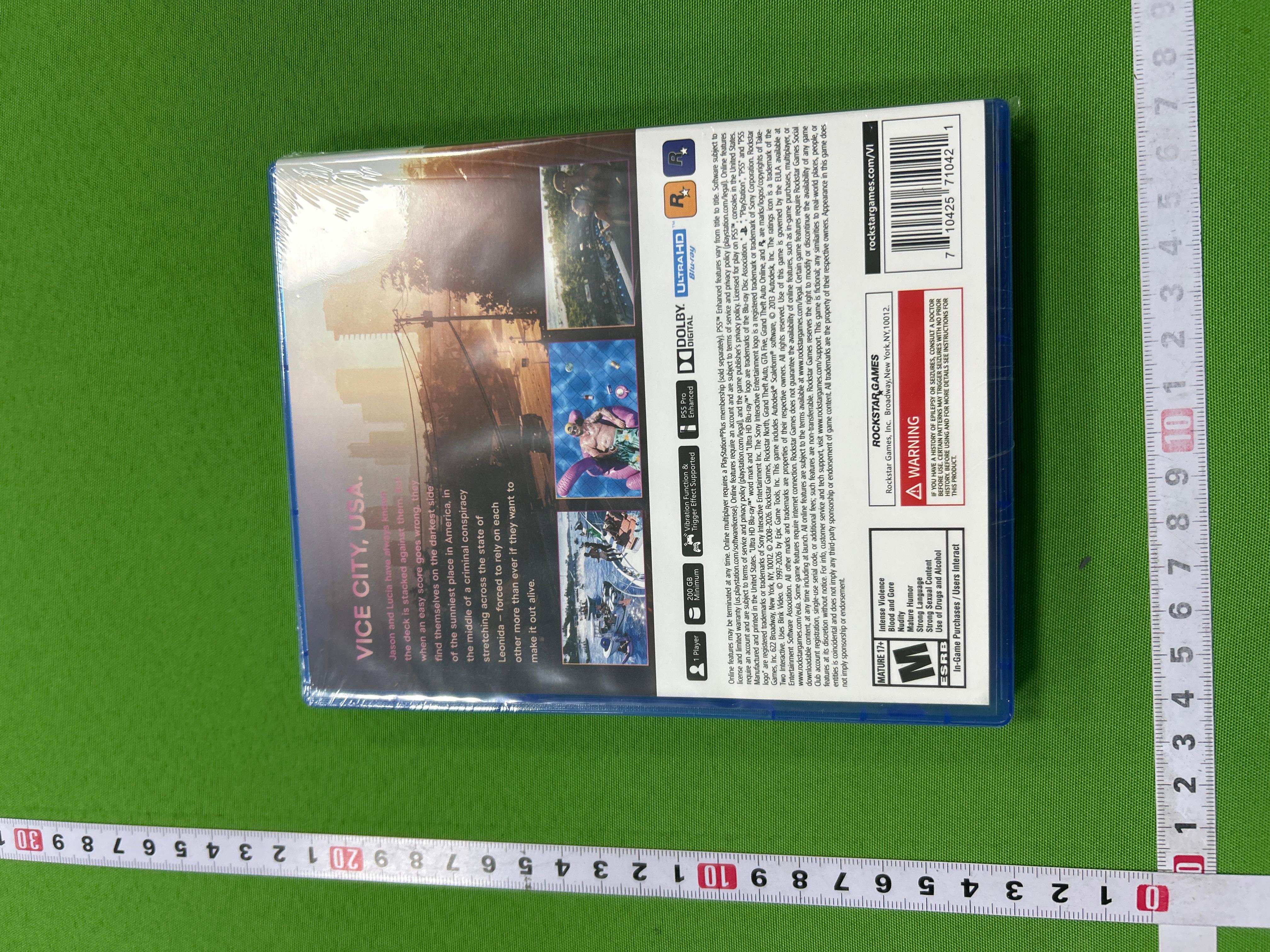 Foto QC 2 de GTA VI PS5 Game Disc Model Collectible Prop