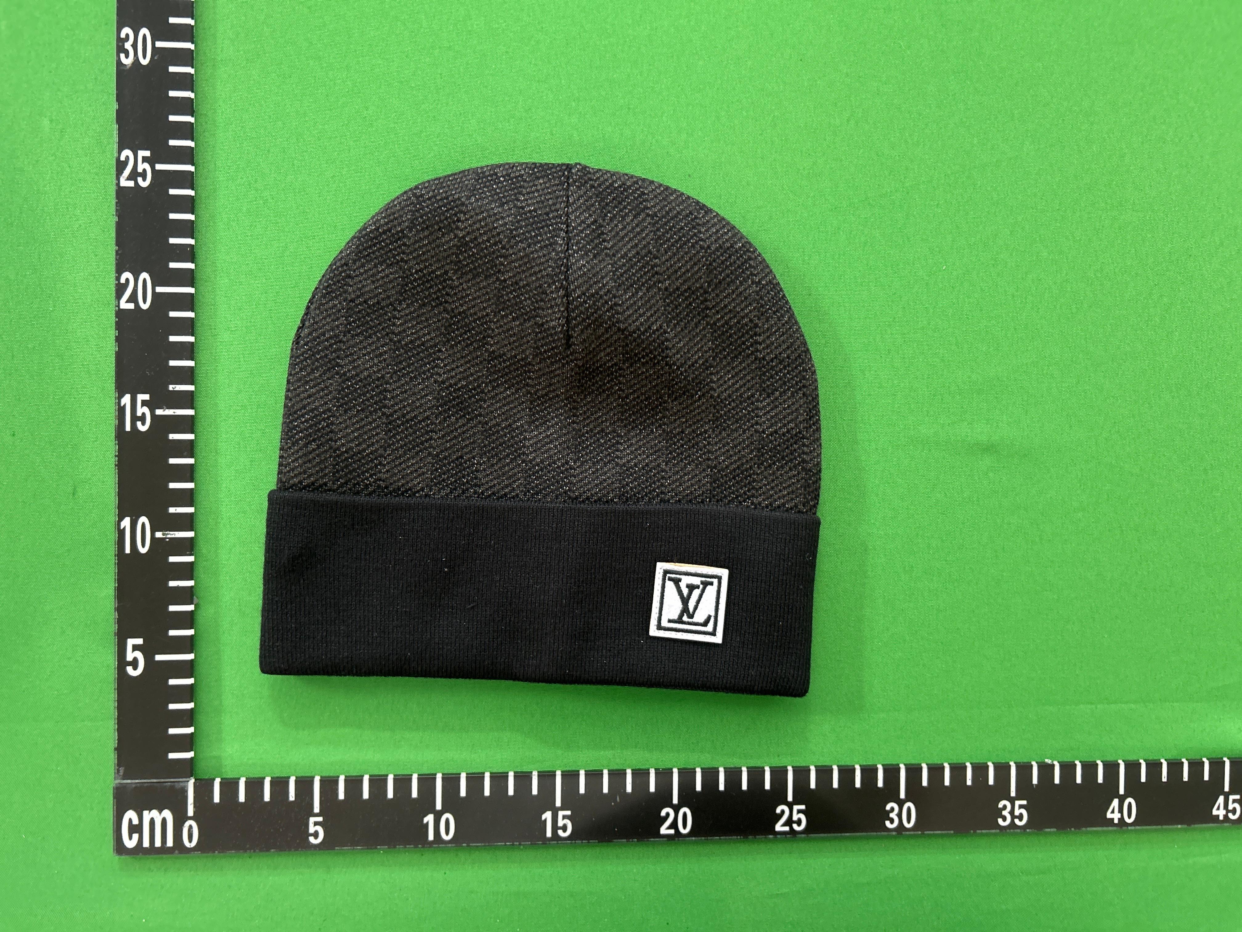 Foto QC 8 de Louis Vuitton Damier Beanie Grey