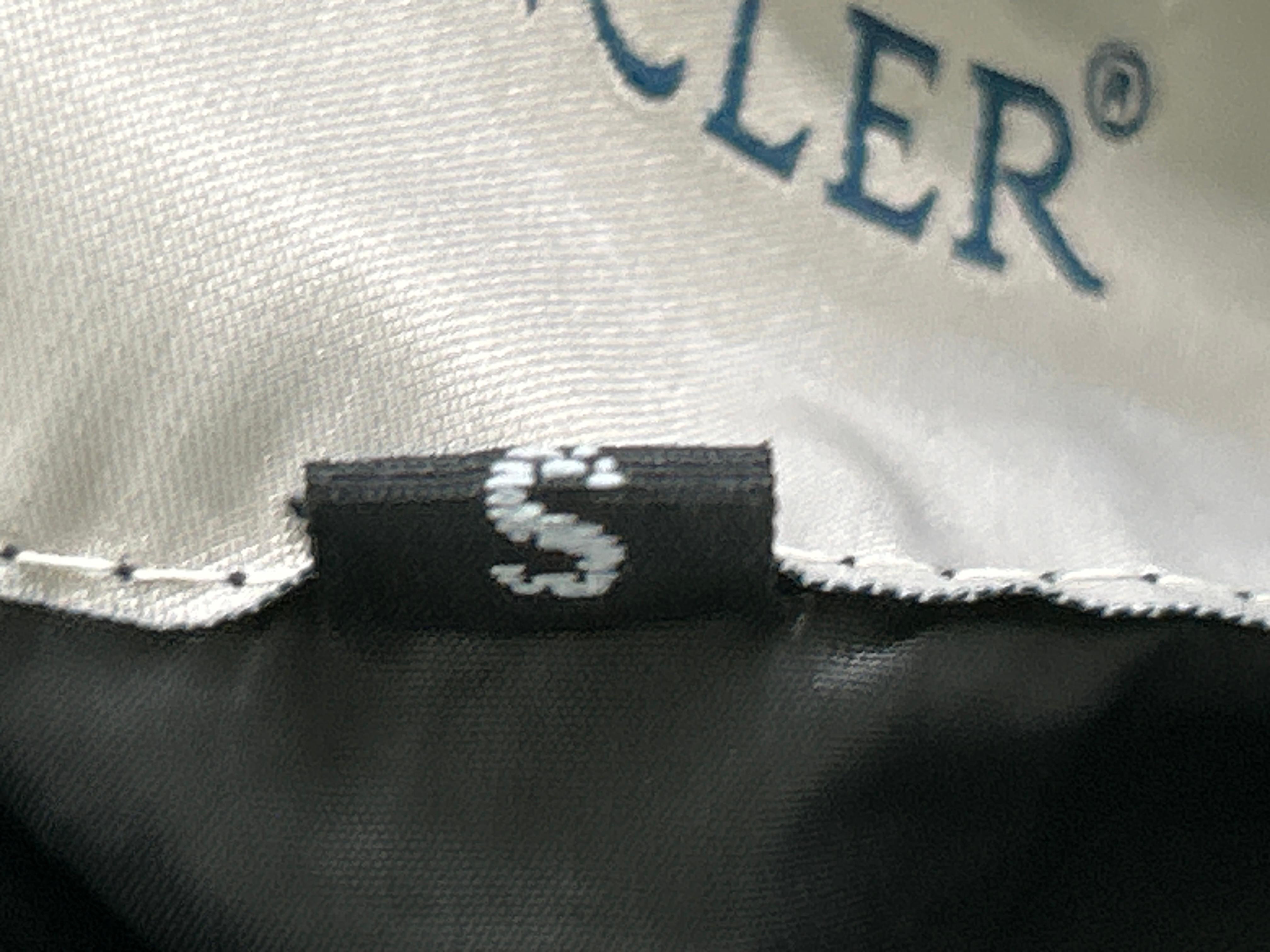 Foto QC 2 de Moncler Maya Puffer Jacket Down Glossy Black