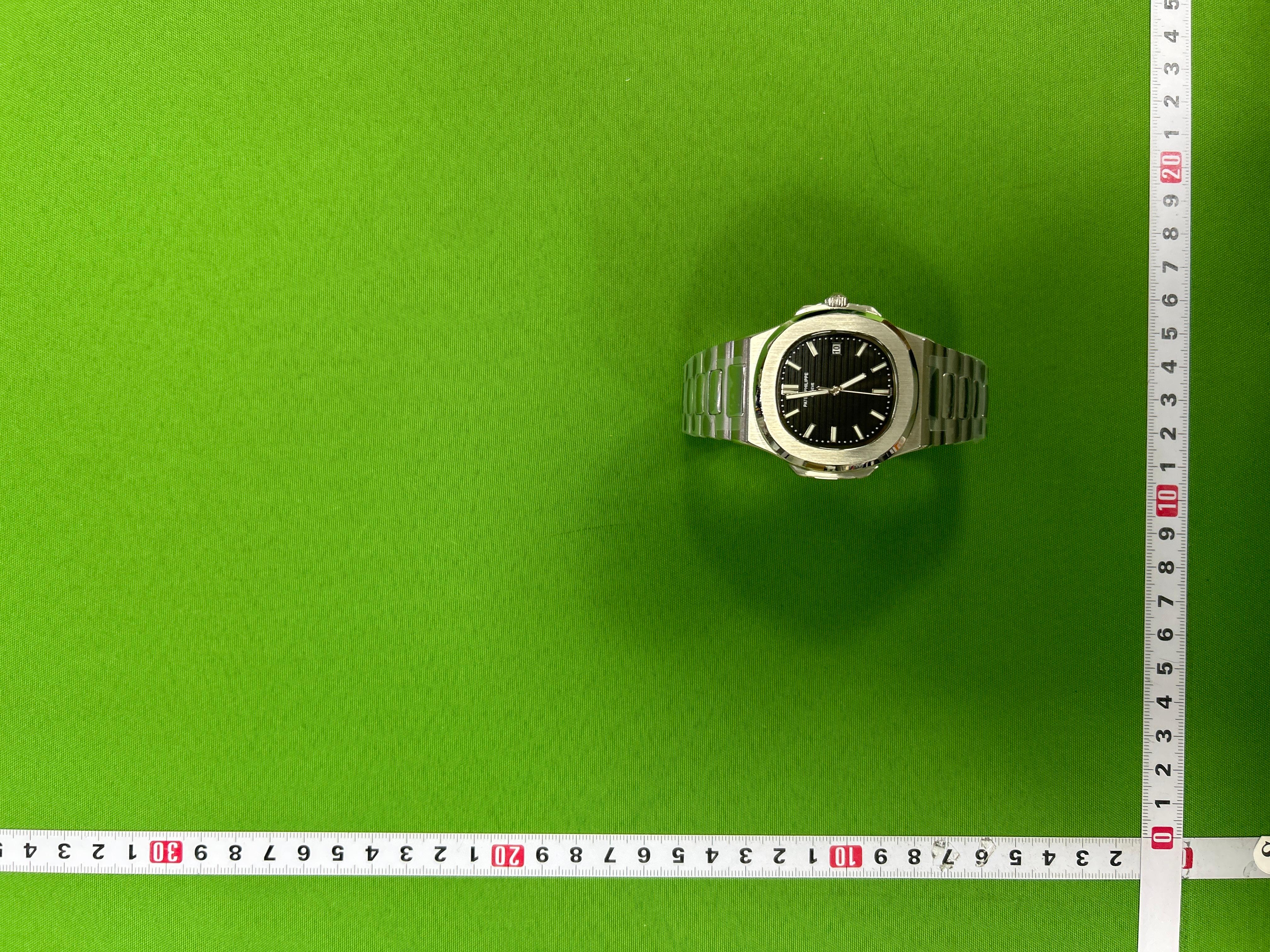 Foto QC 2 de Patek Philippe x Tiffany & Co. Nautilus Red Dial 5711/1A