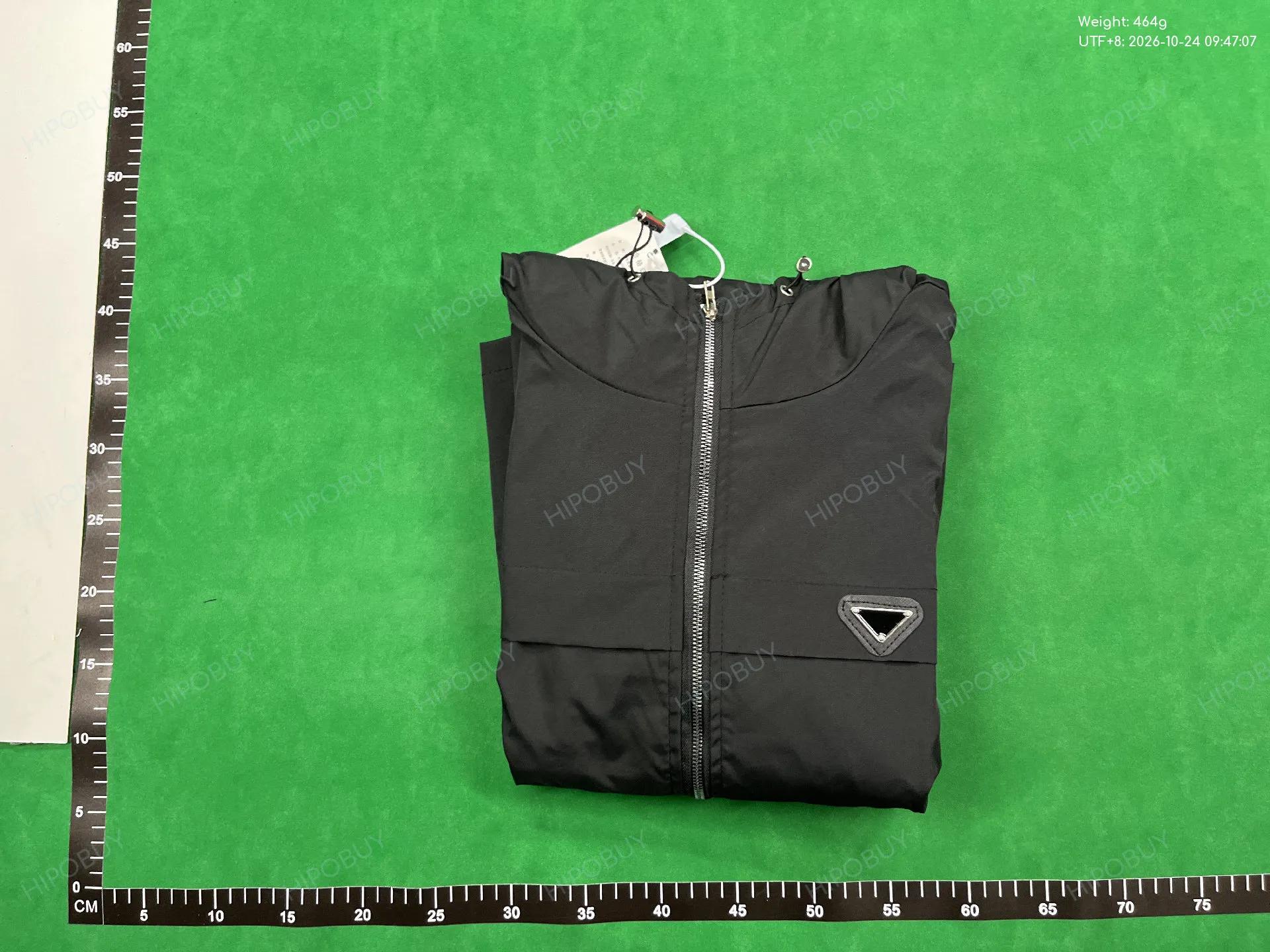 Foto QC 8 de Prada Hooded Jacket Black