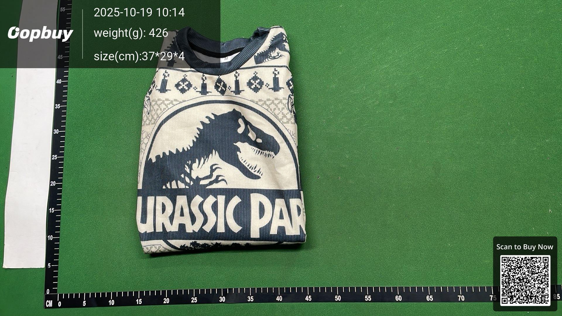 Foto QC 4 de Home Alone Crewneck Sweater Red