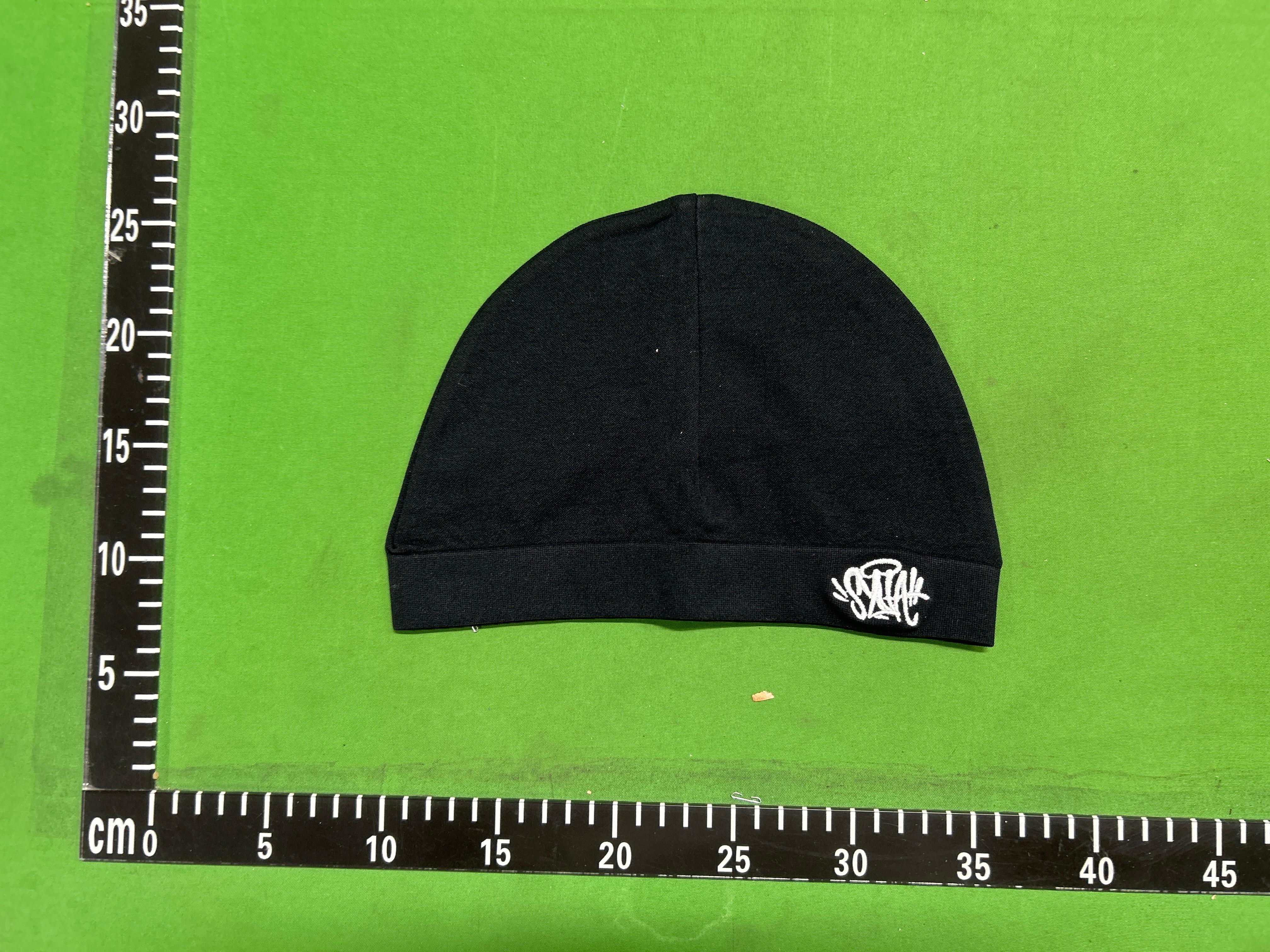 Foto QC 8 de Syna World Logo Skull Beanie Black Red