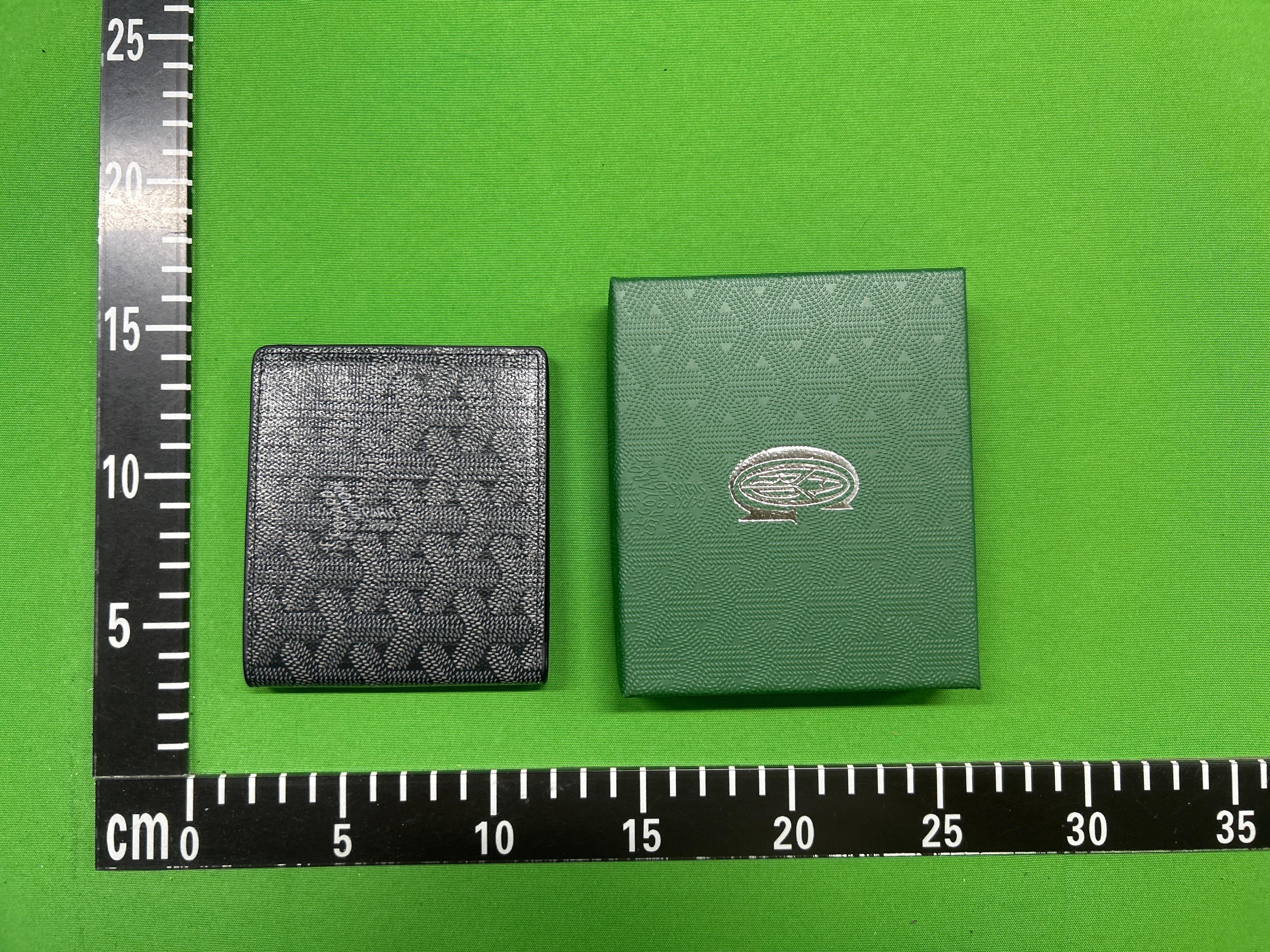 Foto QC 8 de Goyard Victoire Wallet Goyardine Green
