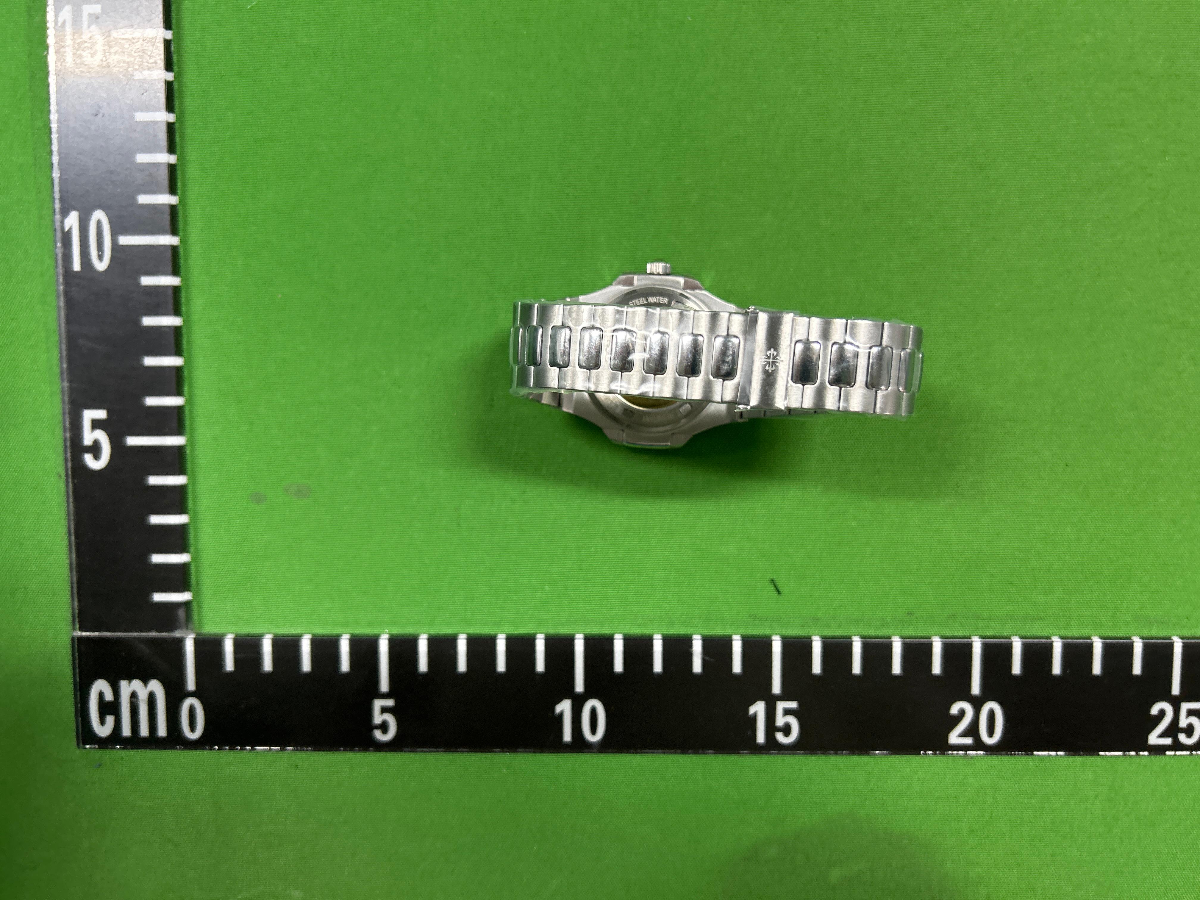 Foto QC 7 de Patek Philippe x Tiffany & Co. Nautilus Red Dial 5711/1A