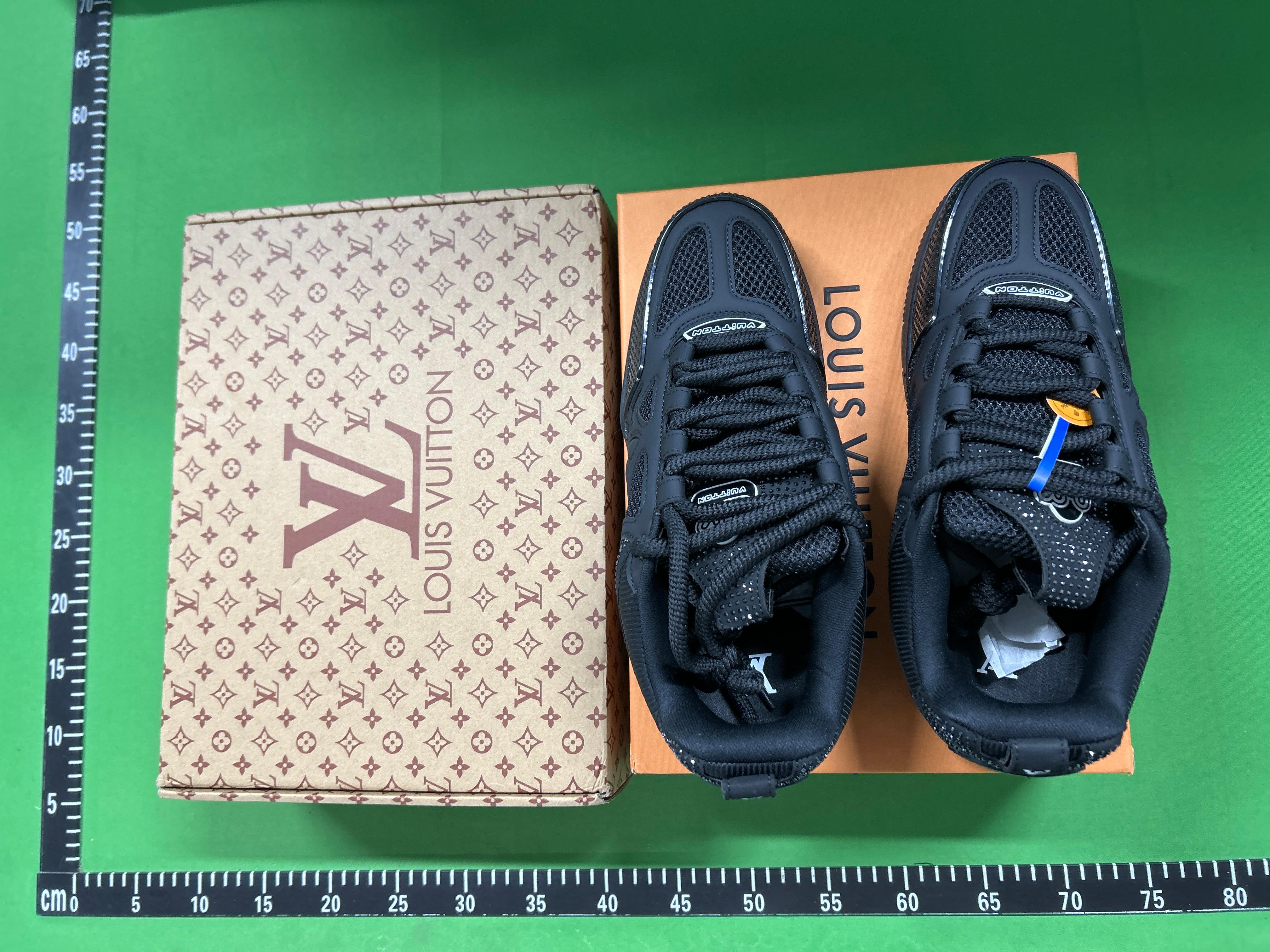 Foto QC 1 de Louis Vuitton LV Skate Sneaker Low Black Swarovski Monogram 1ABMHV