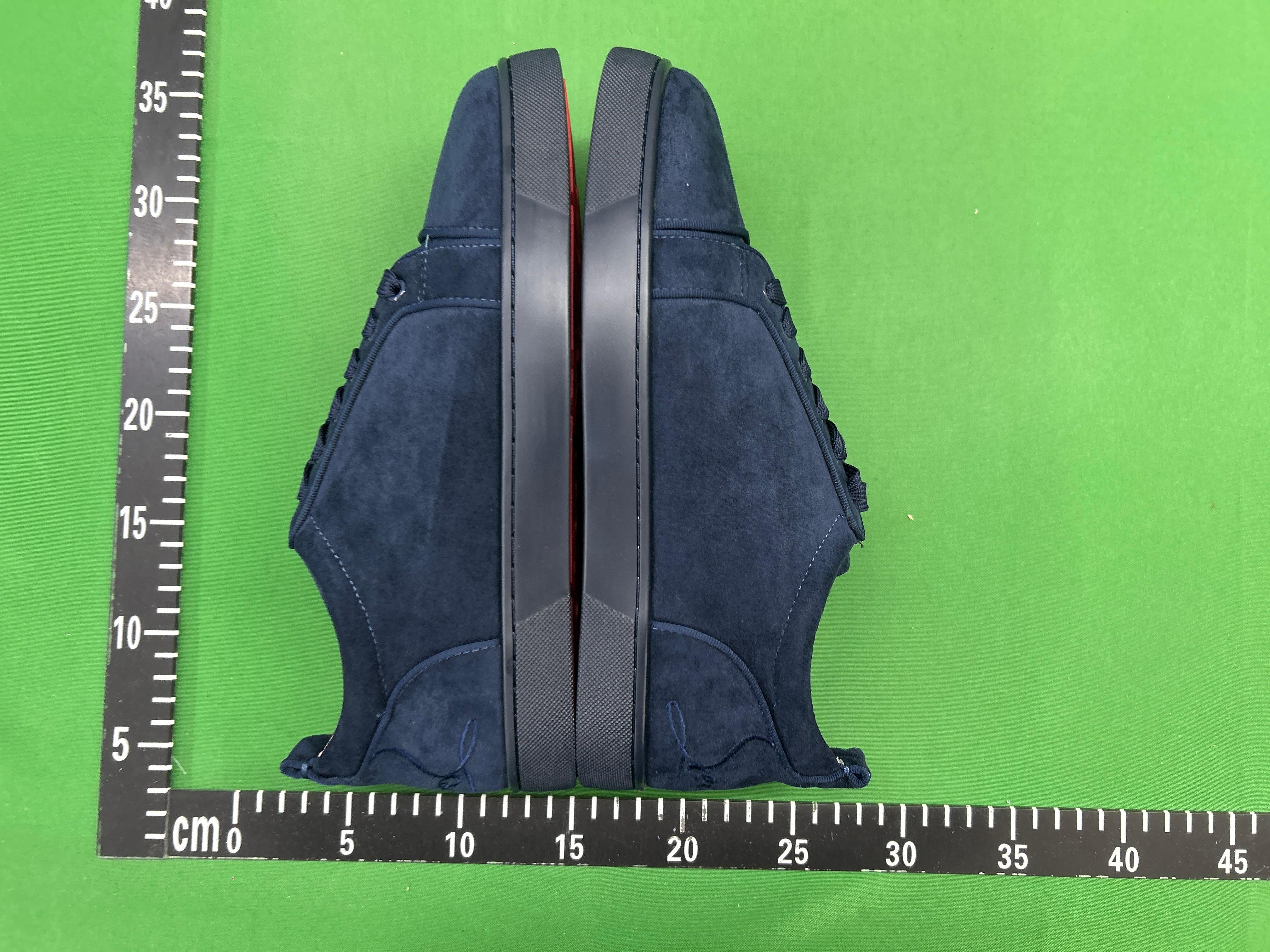 Foto QC 7 de Christian Louboutin Louis Junior Suede Sneakers Navy Blue