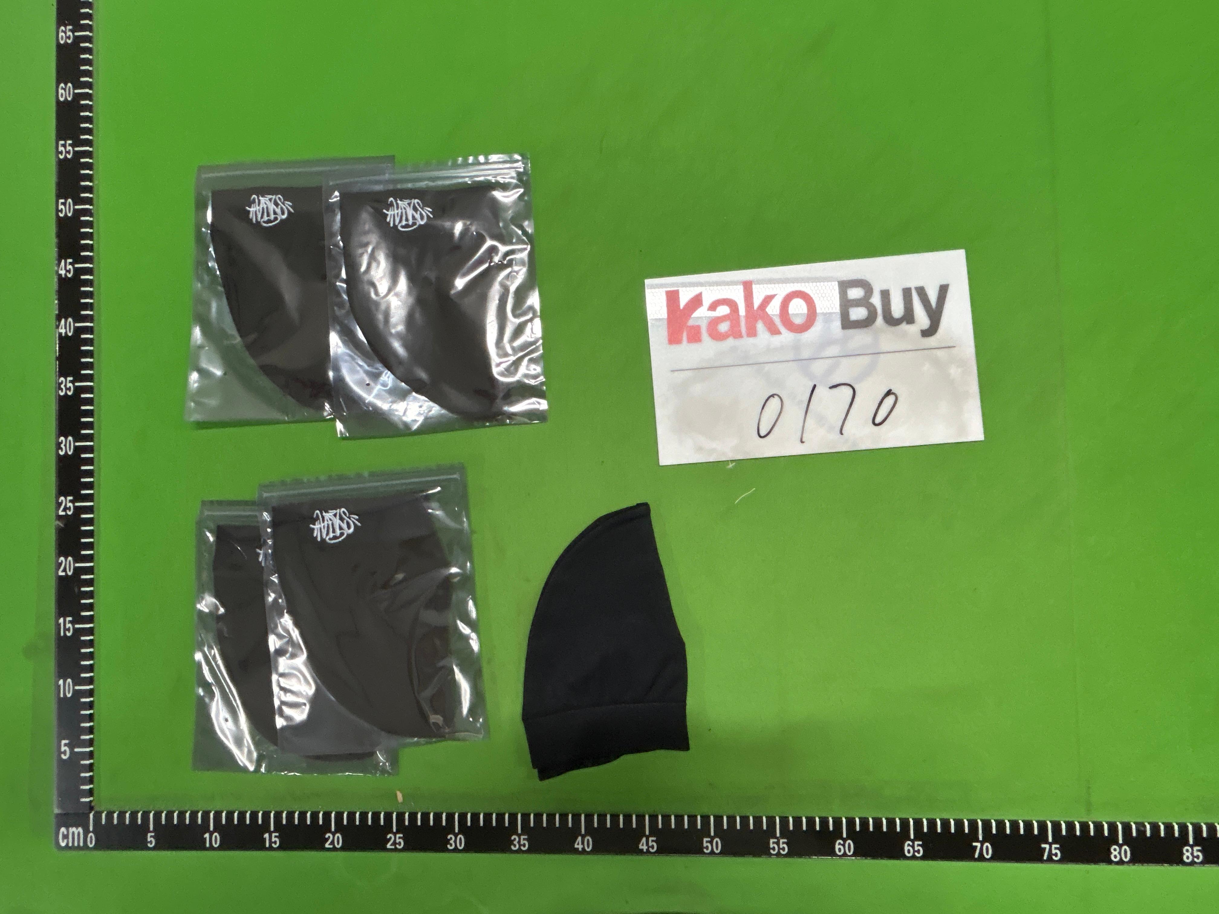 Foto QC 3 de Syna World Logo Skull Beanie Black Red