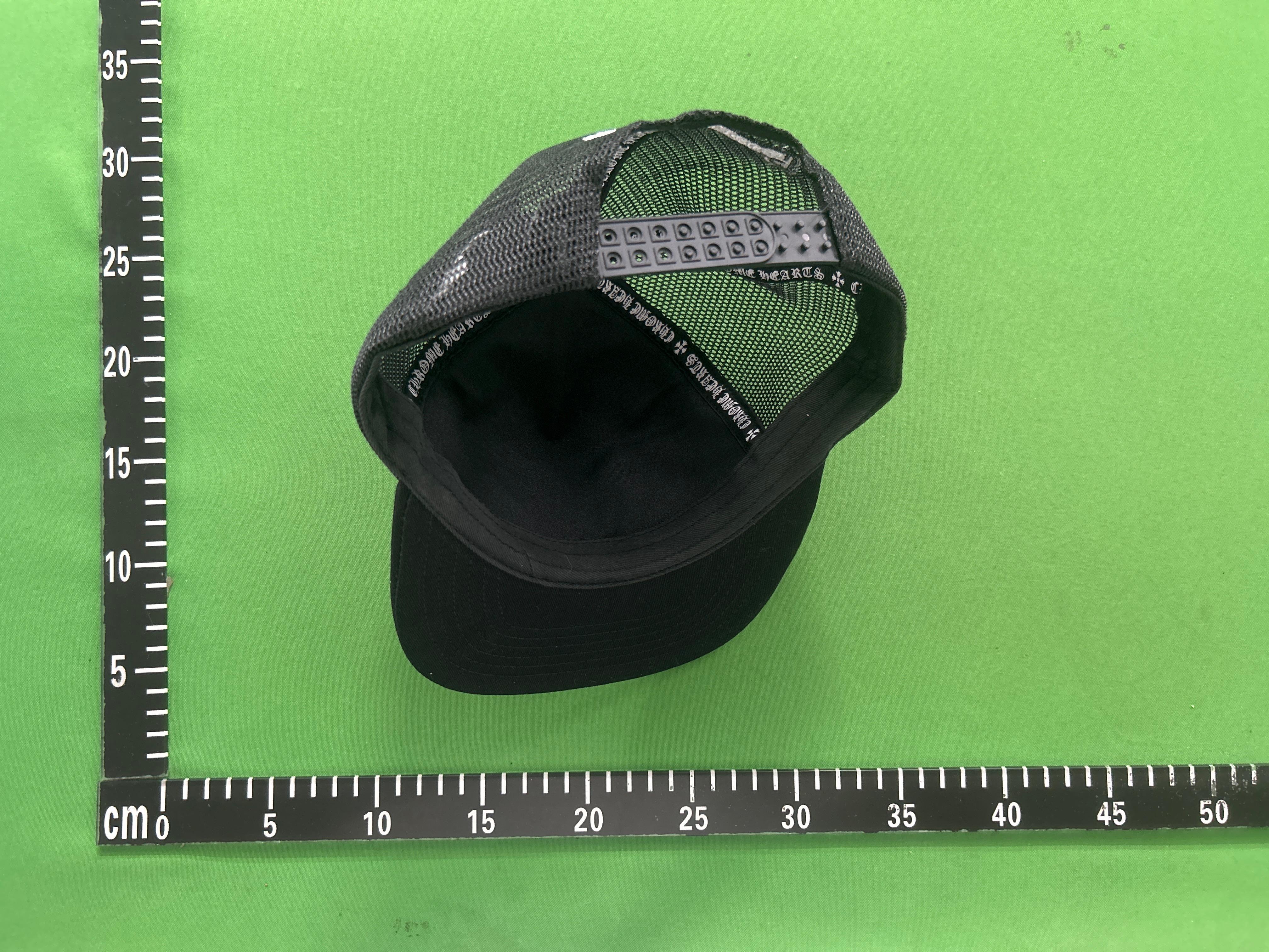 Foto QC 2 de Chrome Hearts Cemetery Cross Leather Stitched Trucker Hat Black