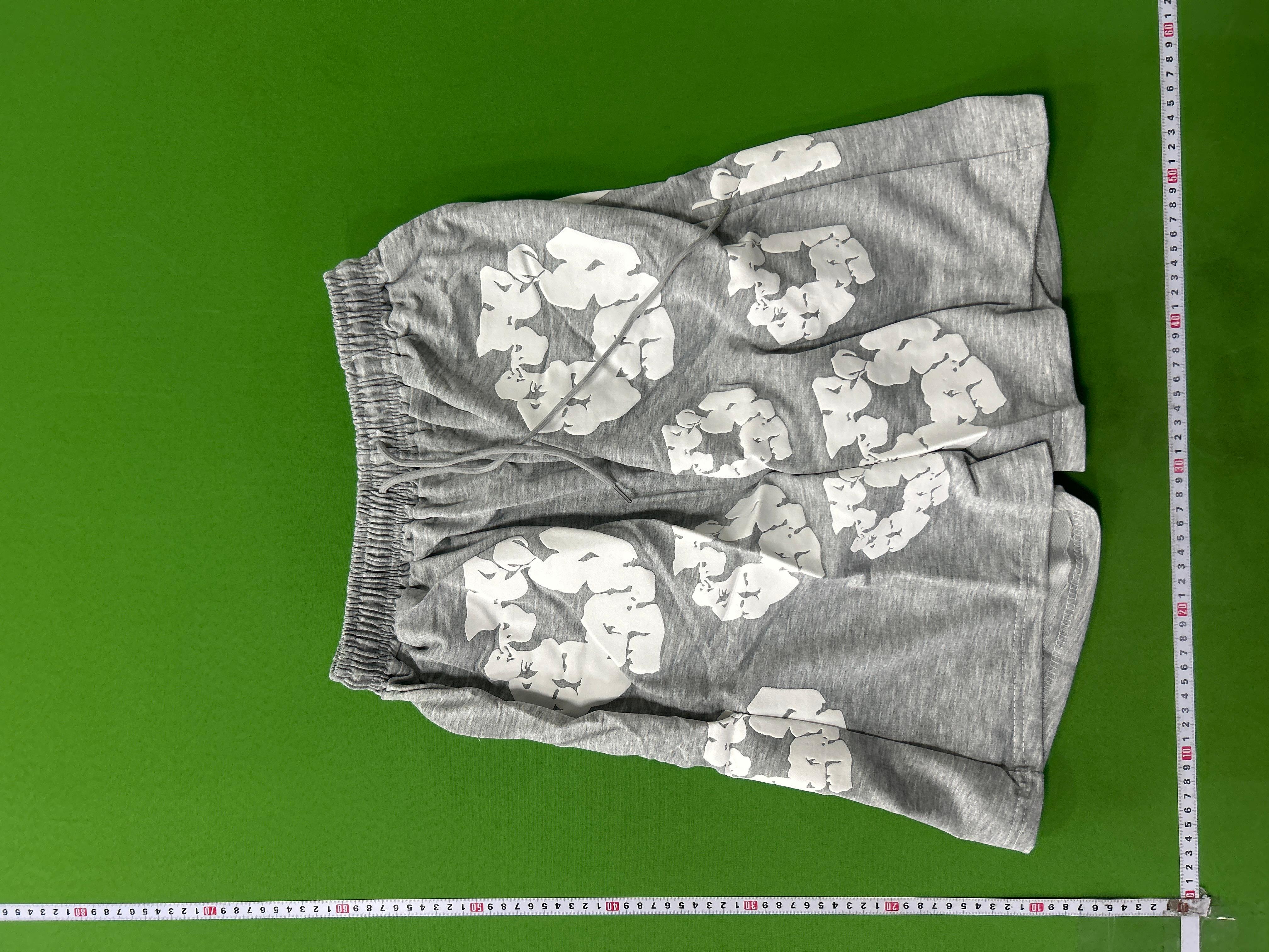 Foto QC 5 de Denim Tears Cotton Wreath Sweat Shorts Puff Print Grey