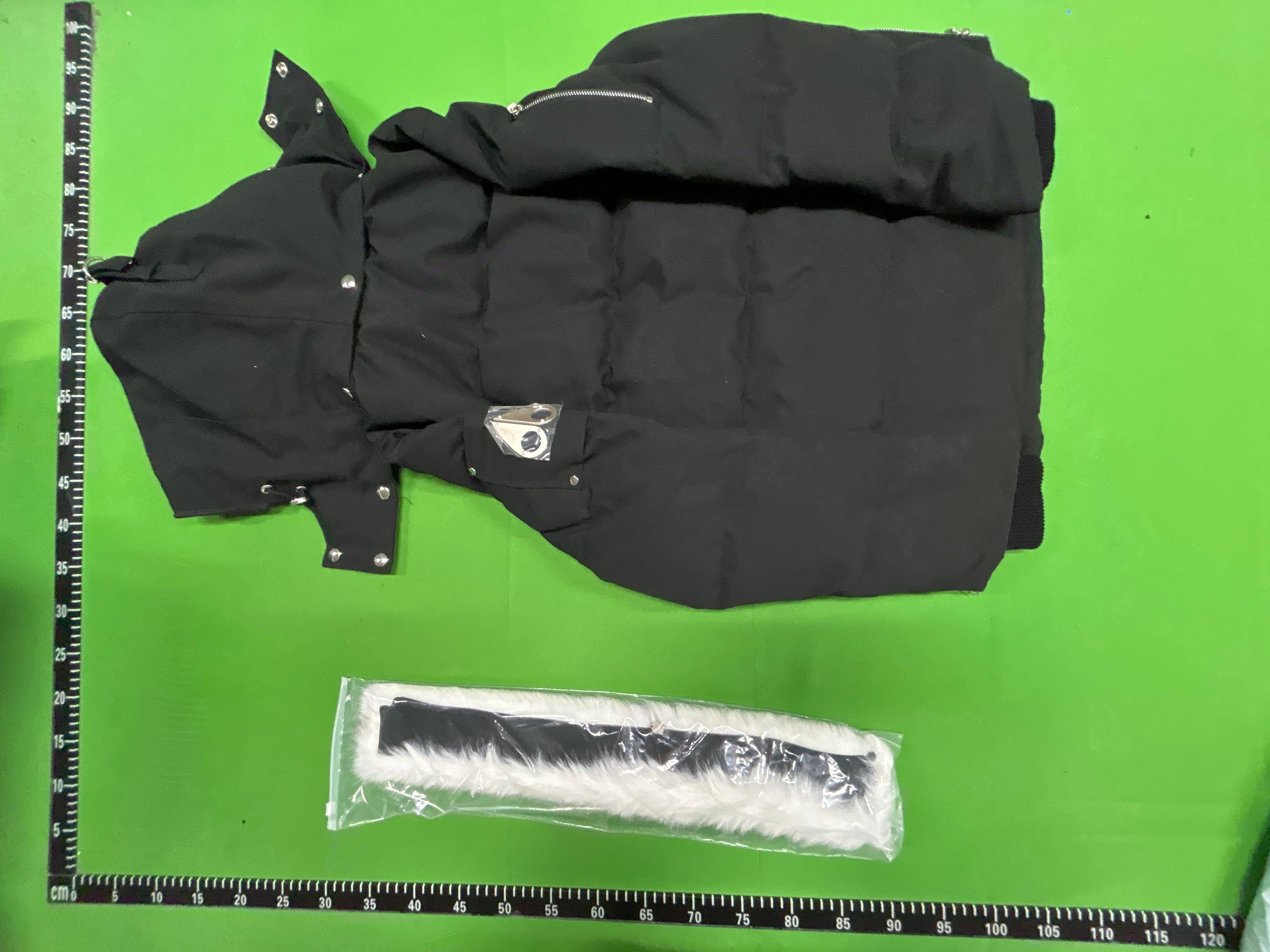 Foto QC 3 de Moose Knuckles Down Puffer Jacket Fur Hood Black
