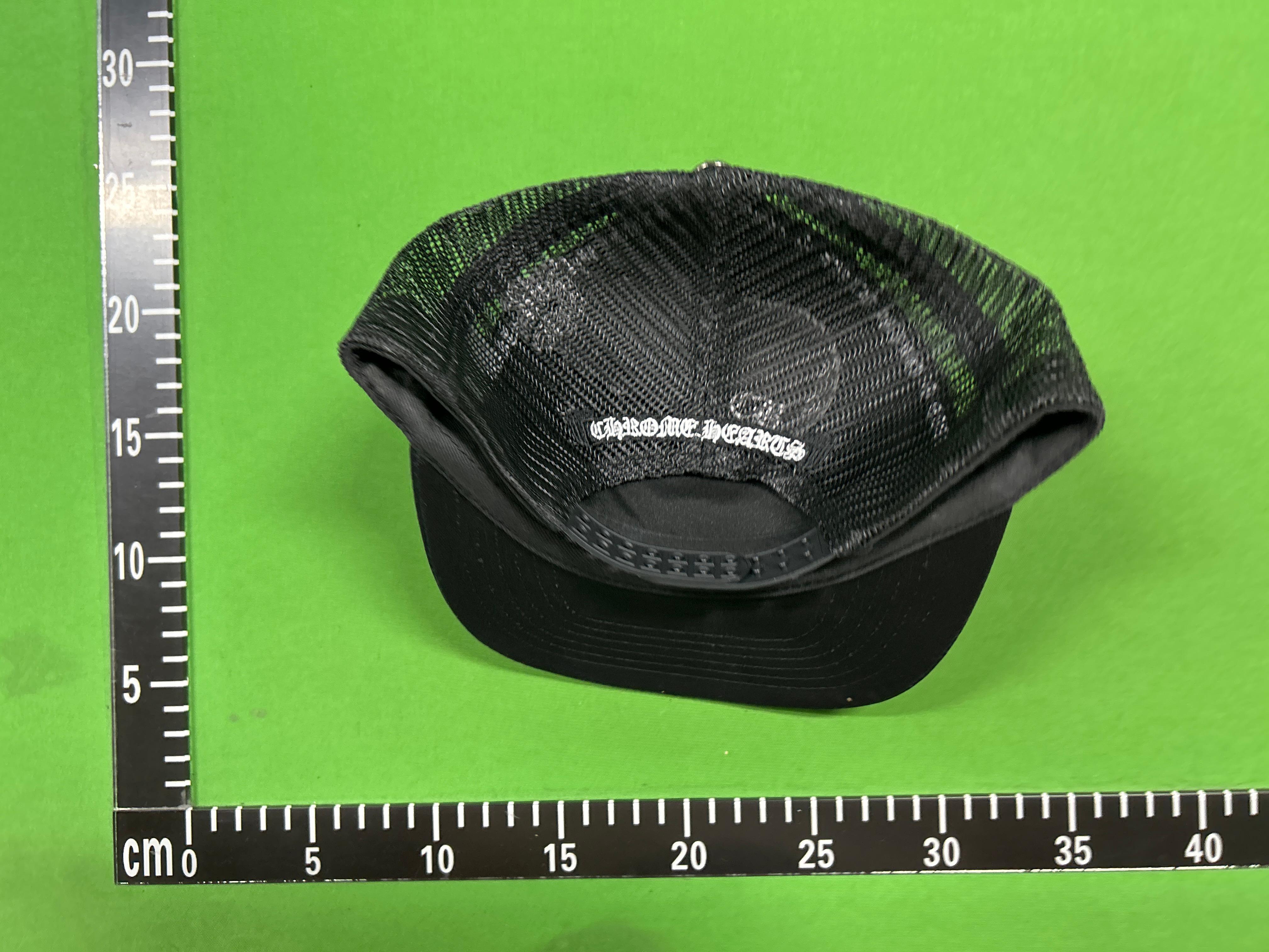 Foto QC 5 de Chrome Hearts Cemetery Cross Leather Stitched Trucker Hat Black