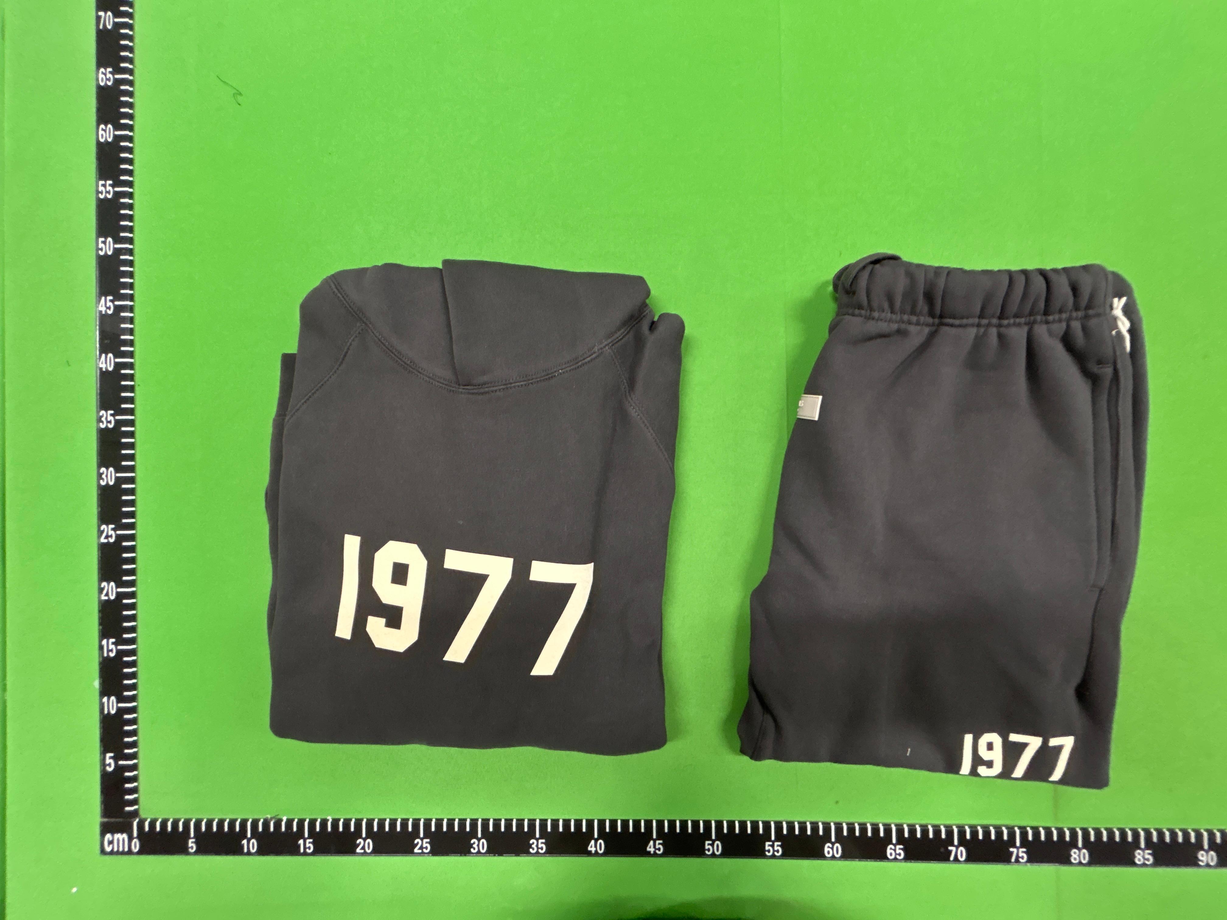 Foto QC 1 de Fear of God Essentials 1977 Set 2-Piece Dark Oatmeal