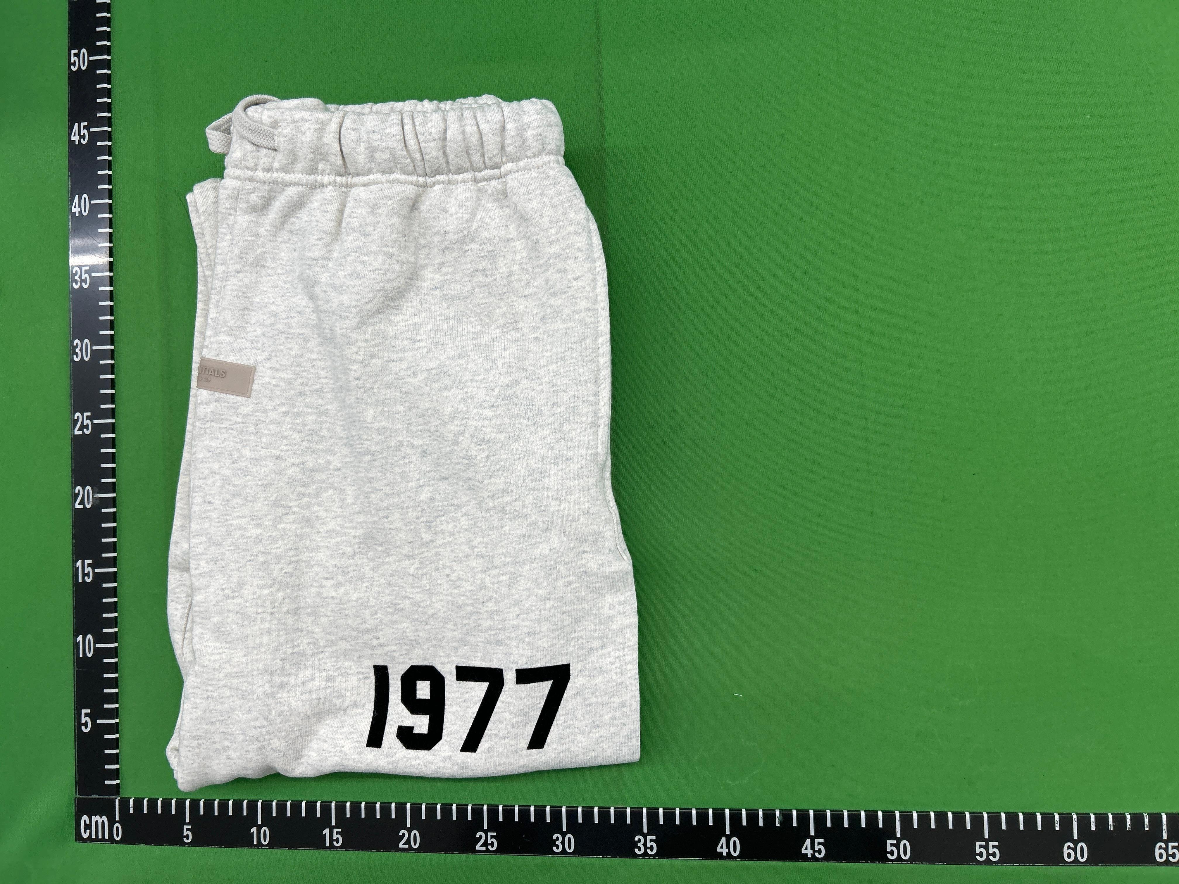 Foto QC 5 de Fear of God Essentials 1977 Sweatpants Black
