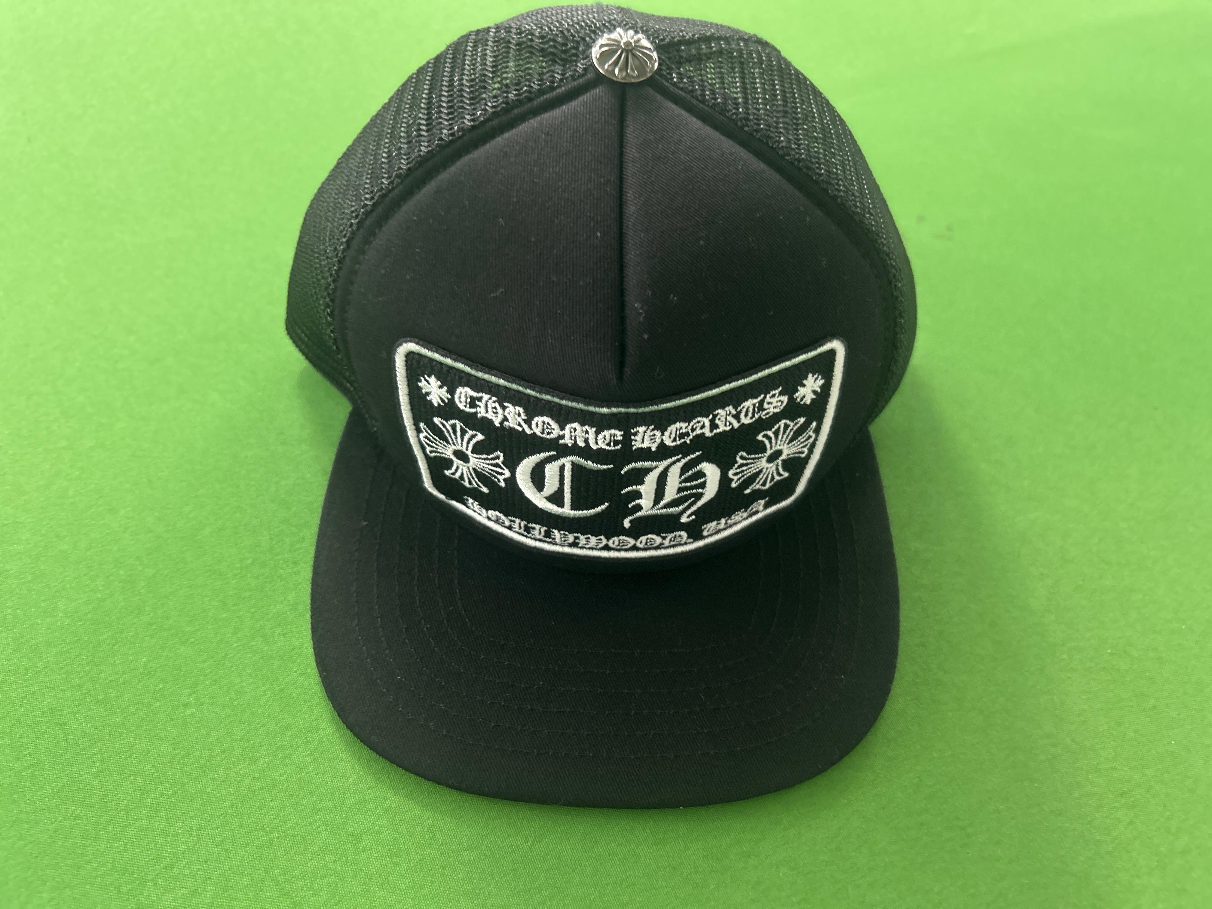 Foto QC 3 de Chrome Hearts Cemetery Cross Leather Stitched Trucker Hat Black