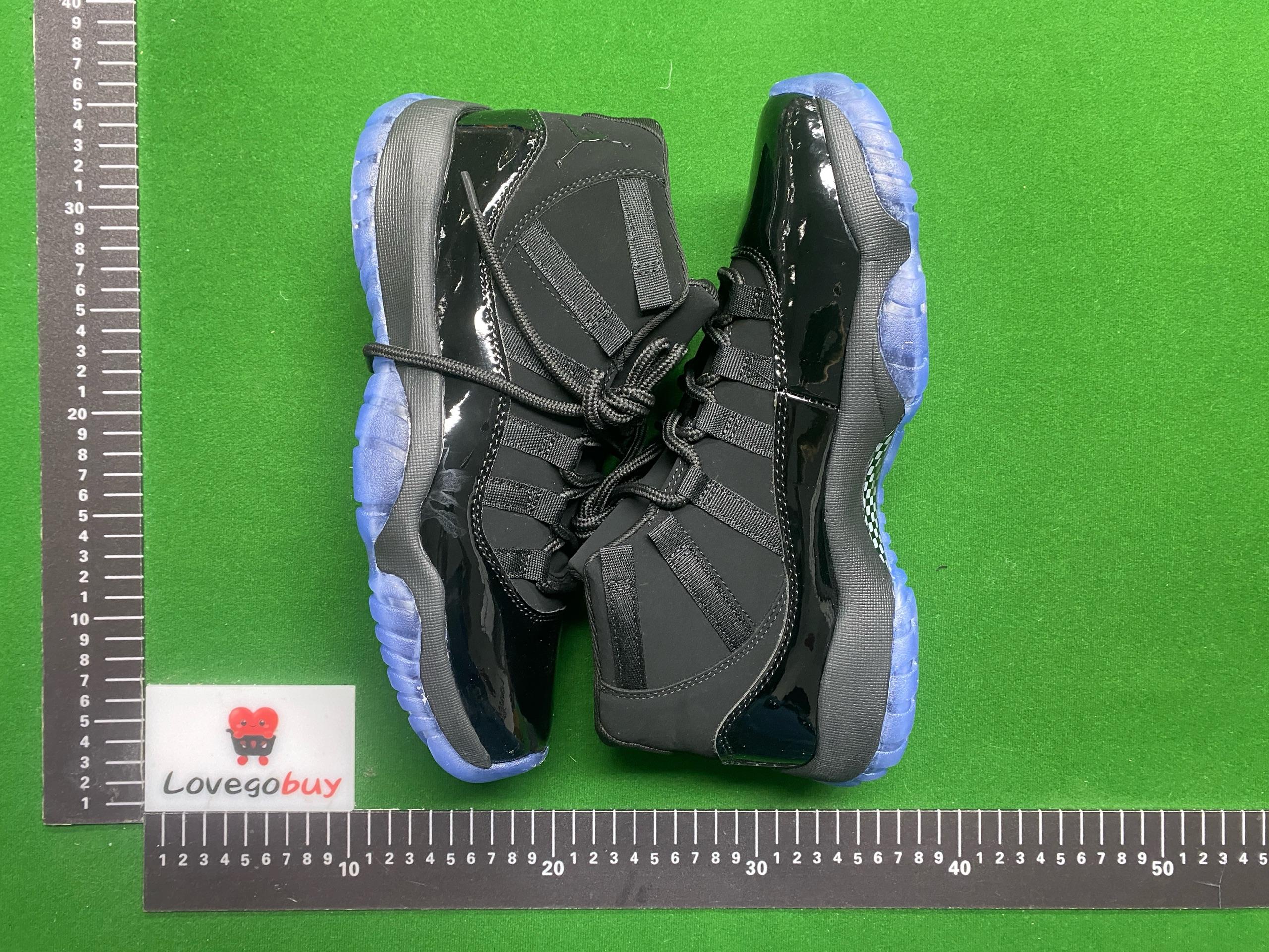 Foto QC 1 de Jordan 11 Retro Cap and Gown 378037-005