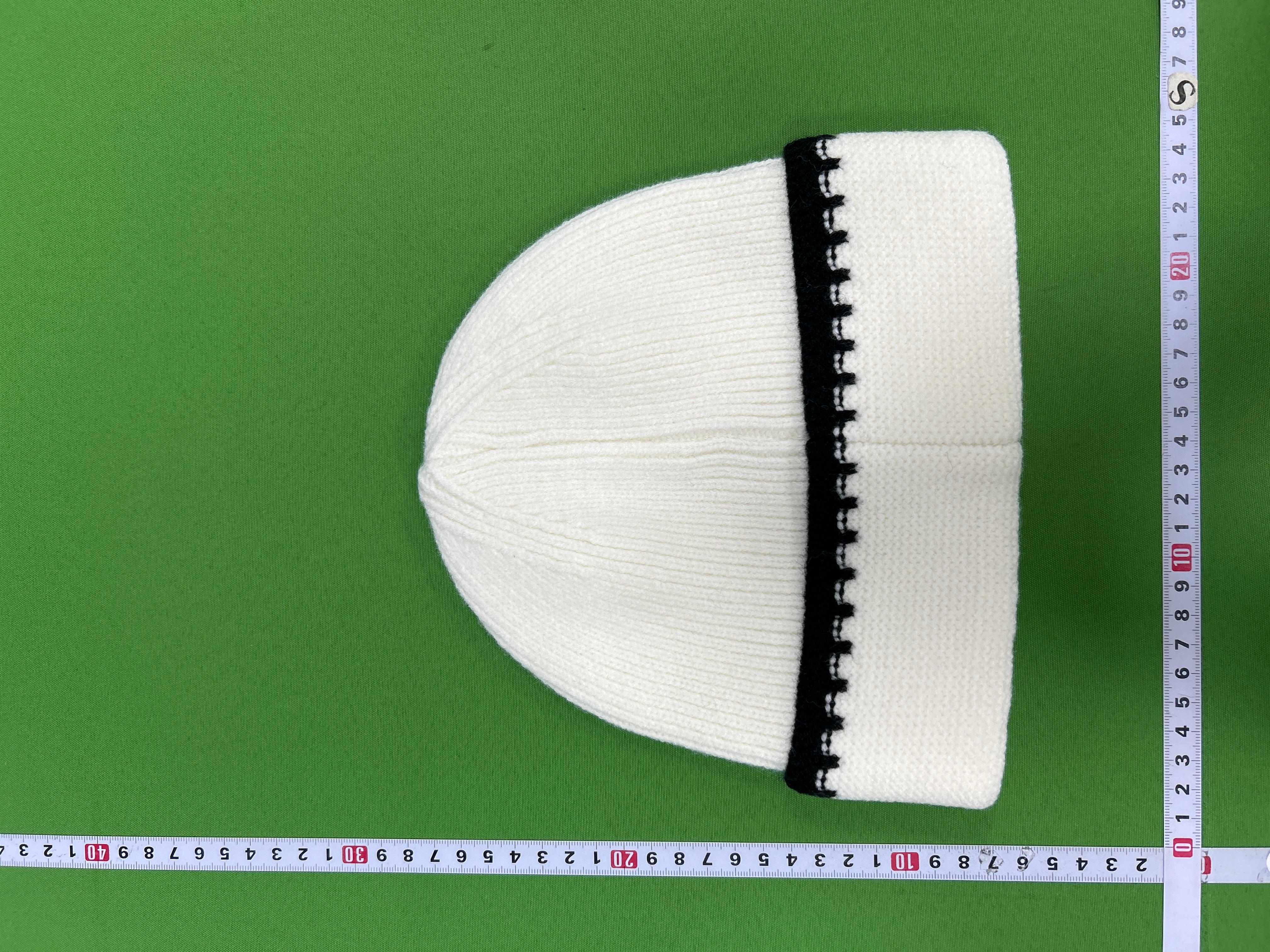 Foto QC 6 de Chanel Logo Beanie Black White