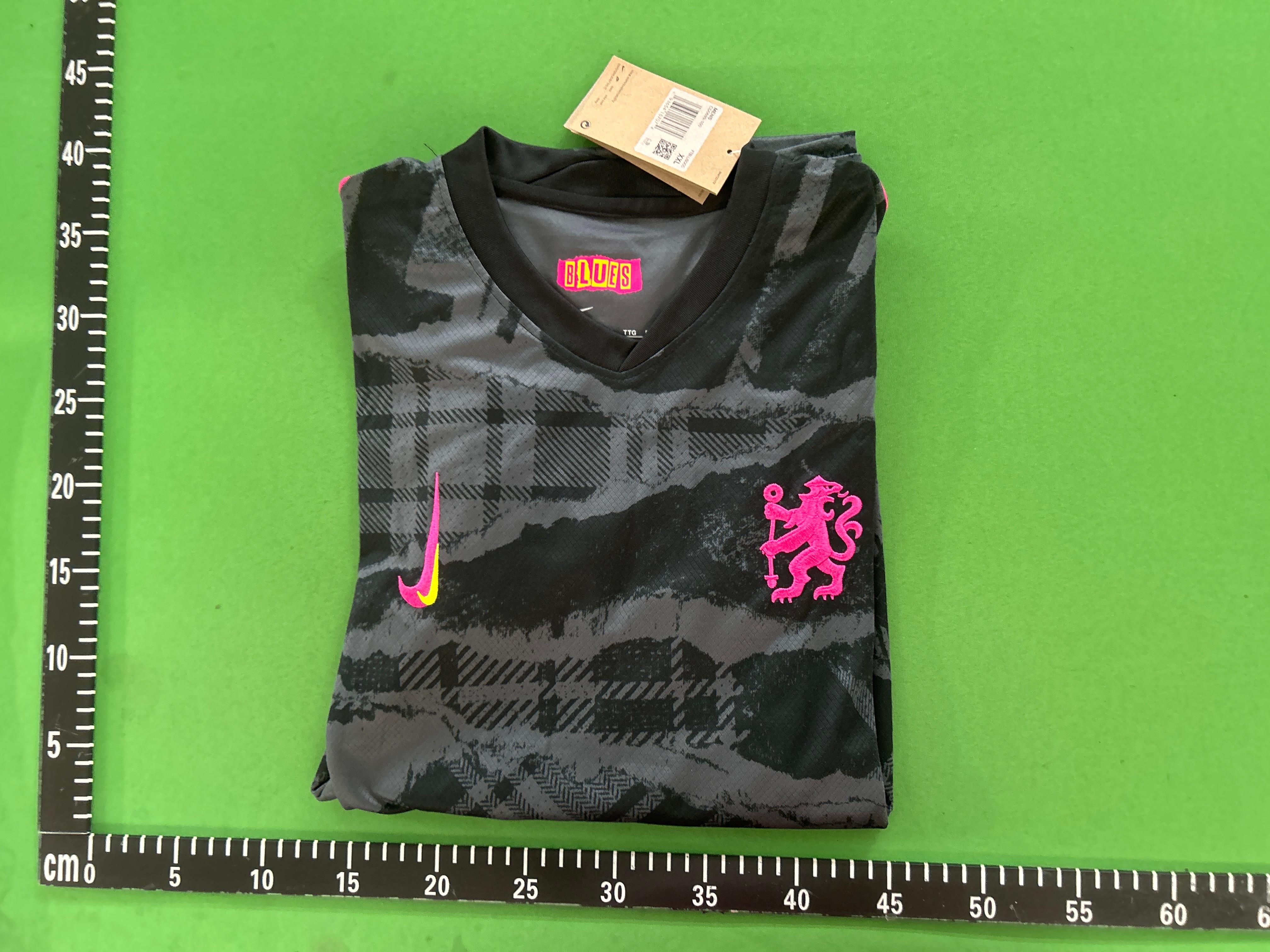 Foto QC 2 de Adidas x Real Madrid 2025/26 Special Edition Dragon Jersey Pink