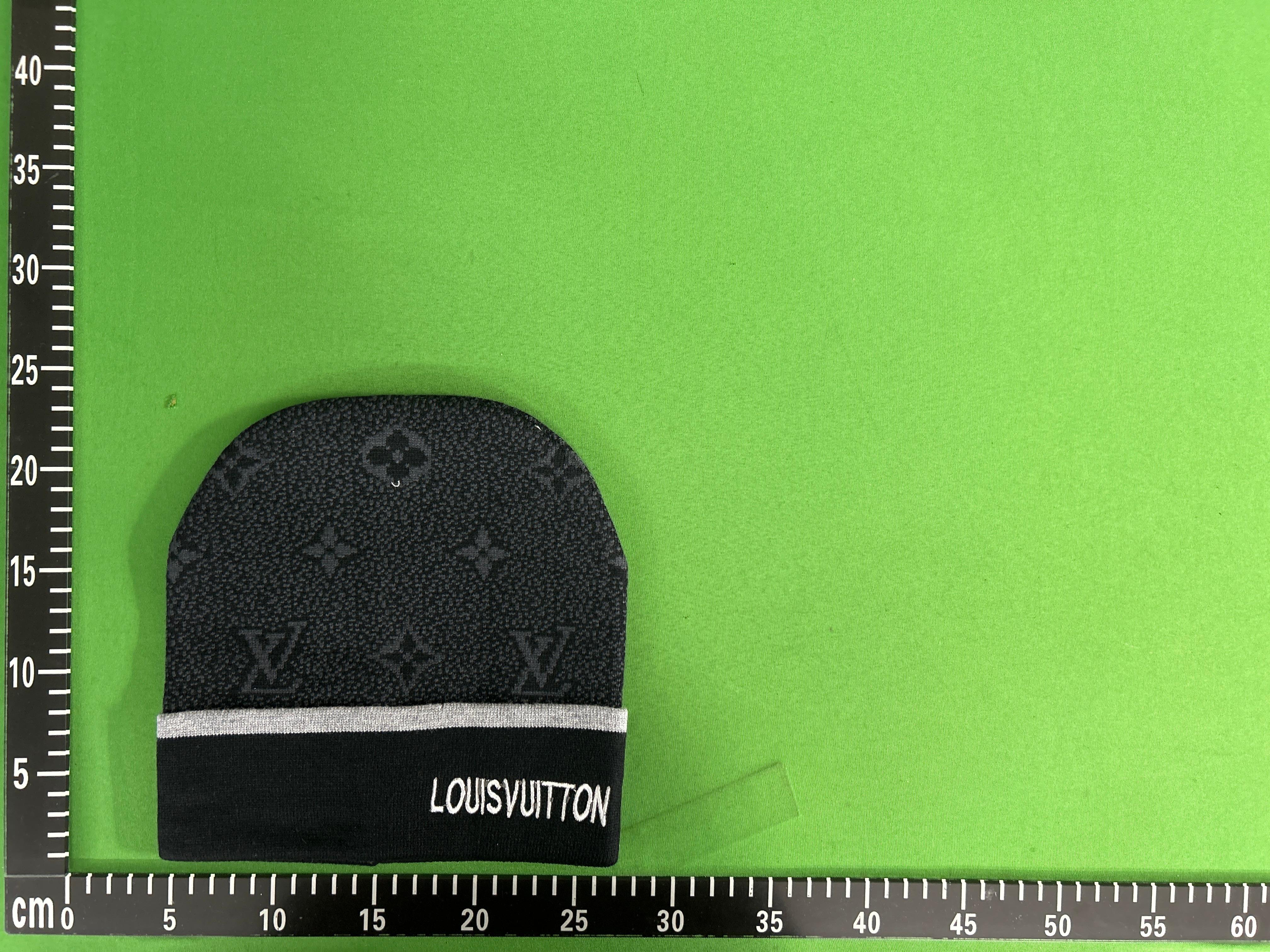 Foto QC 2 de Louis Vuitton Damier Beanie Grey