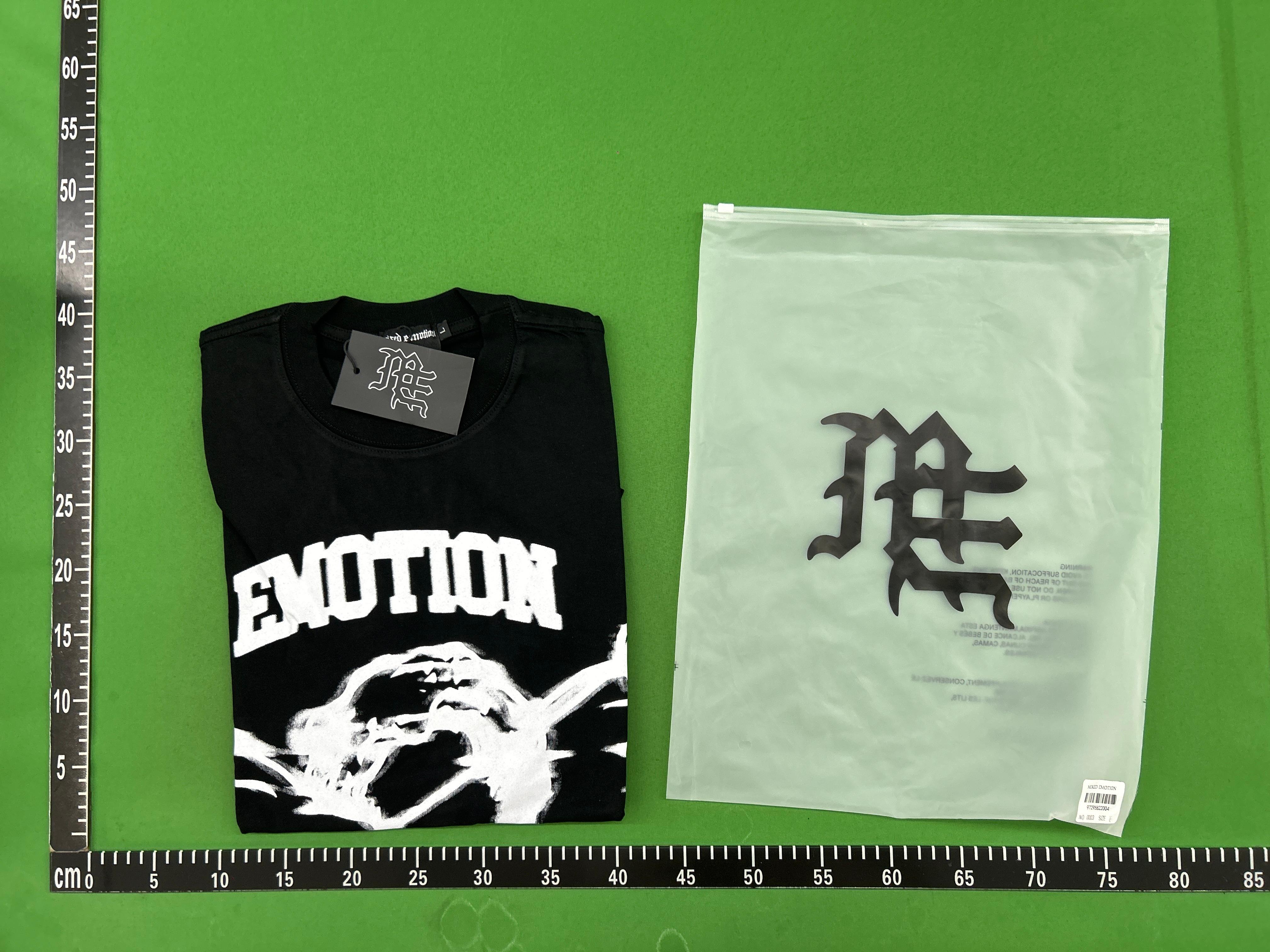 Foto QC 4 de MIXED EMOTION T-shirt Emotions Never Die Rhinestone Letter Print White