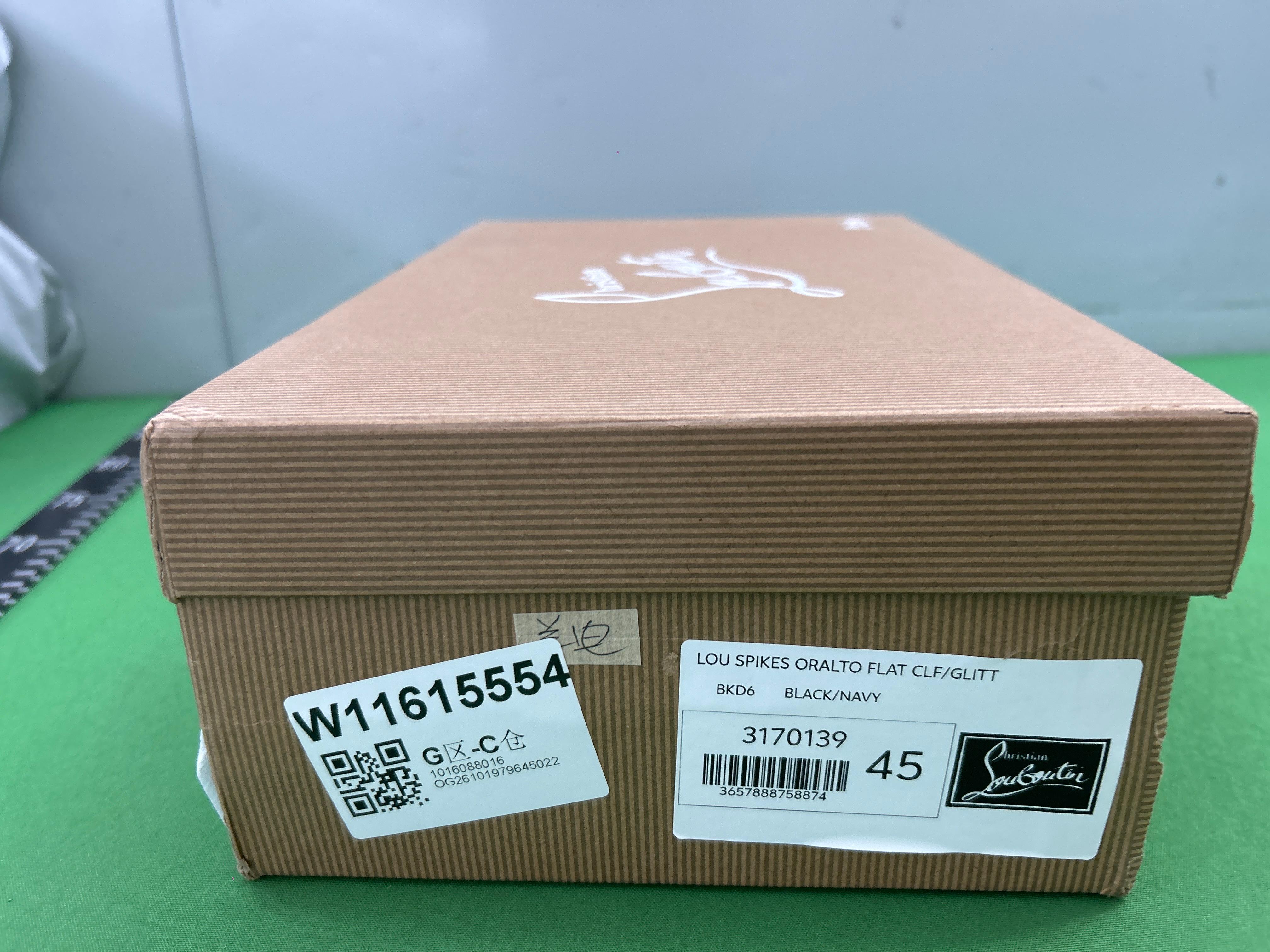 Foto QC 1 de Christian Louboutin Louis Junior Suede Sneakers Navy Blue