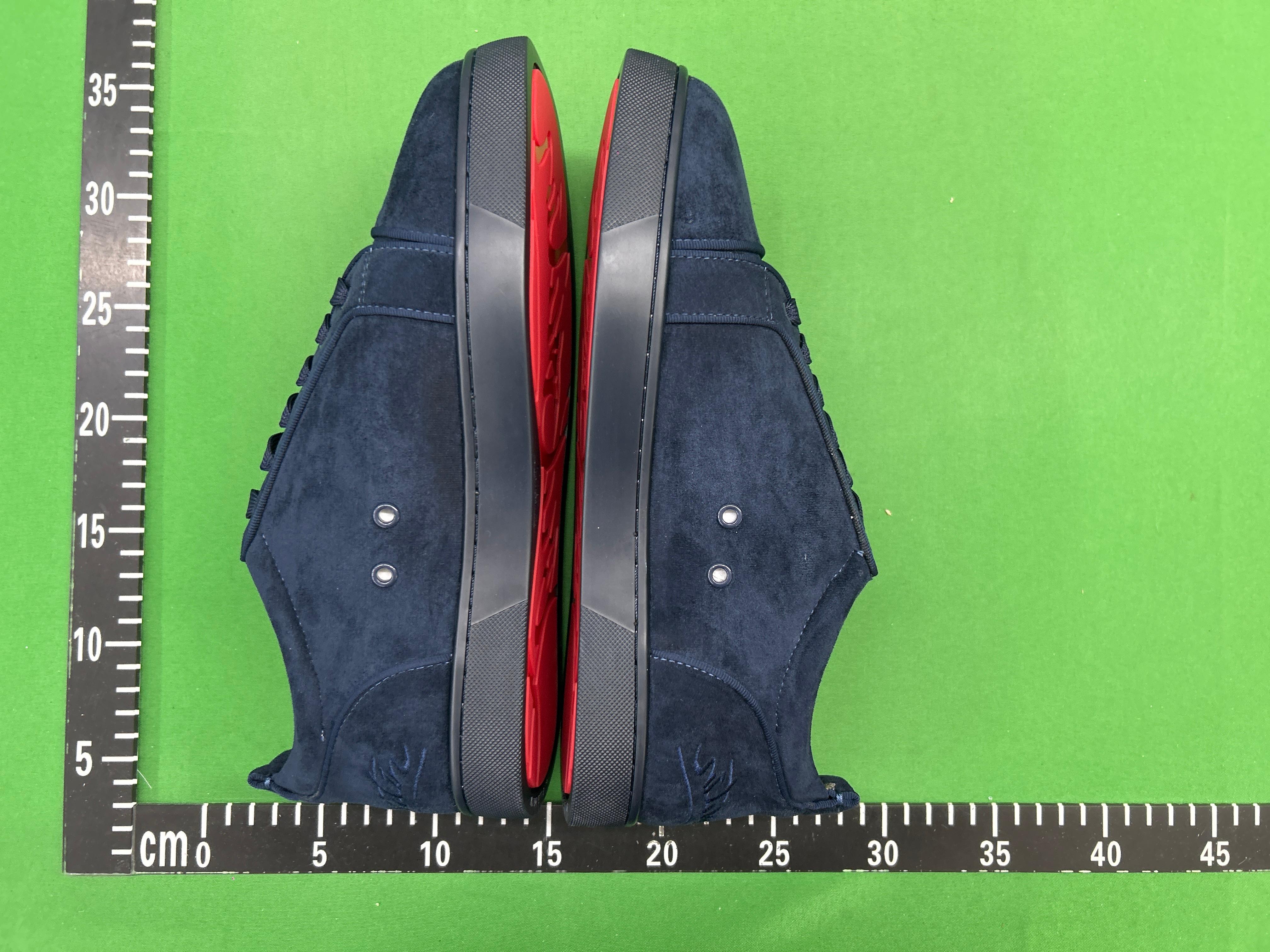 Foto QC 6 de Christian Louboutin Louis Junior Suede Sneakers Navy Blue