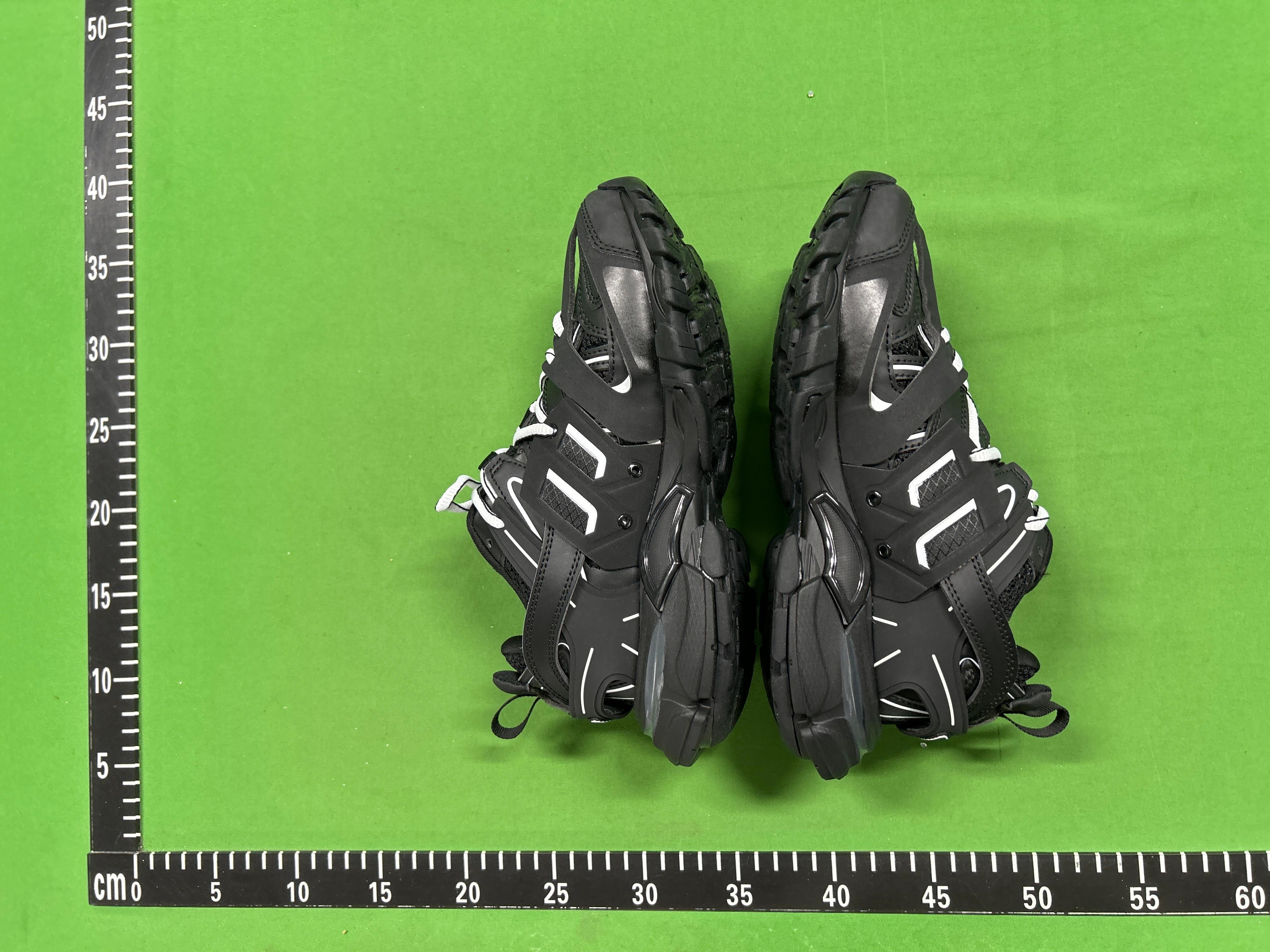 Foto QC 4 de Balenciaga Track Sneakers Bicolor Beige 542023 W3FE4 9697