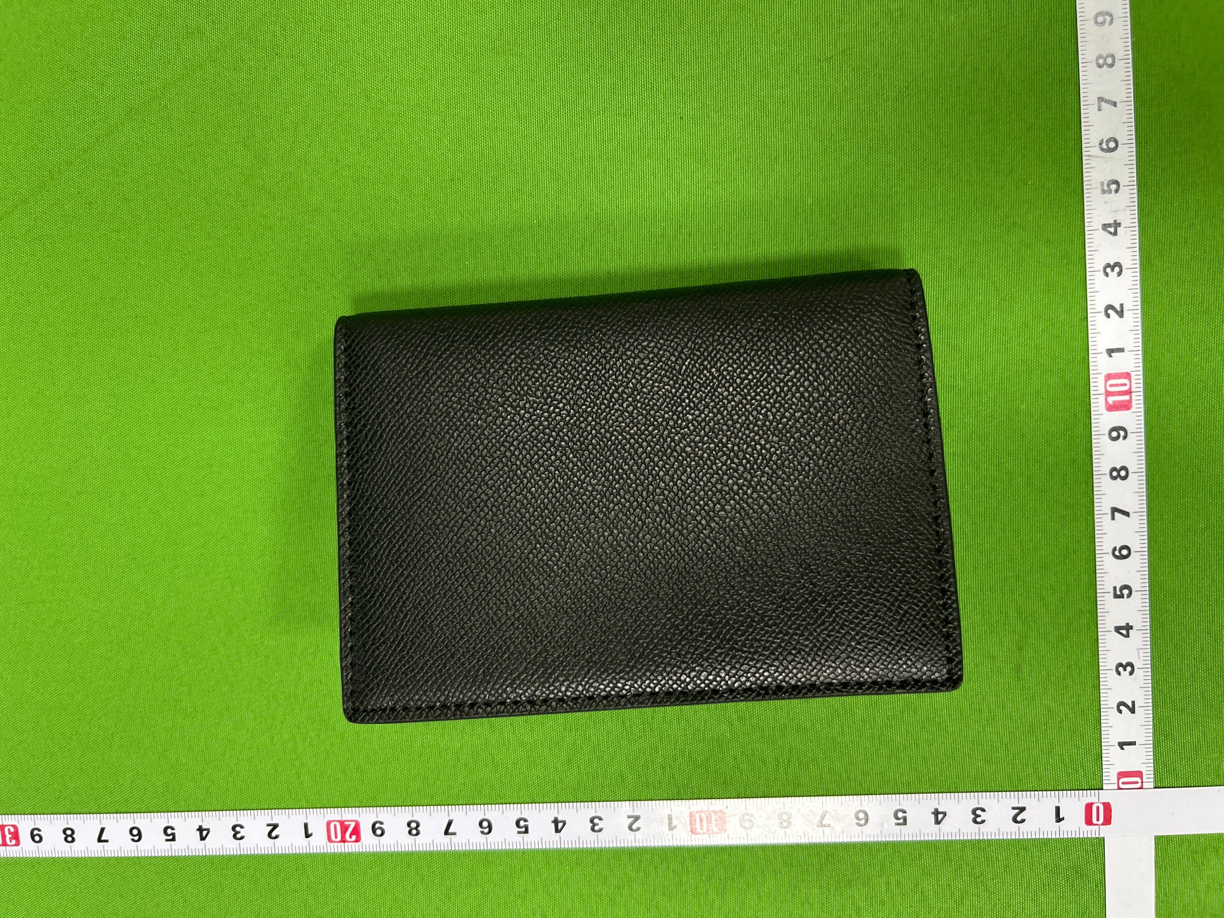 Foto QC 6 de Balenciaga Crest Passport Holder Leather Burgundy