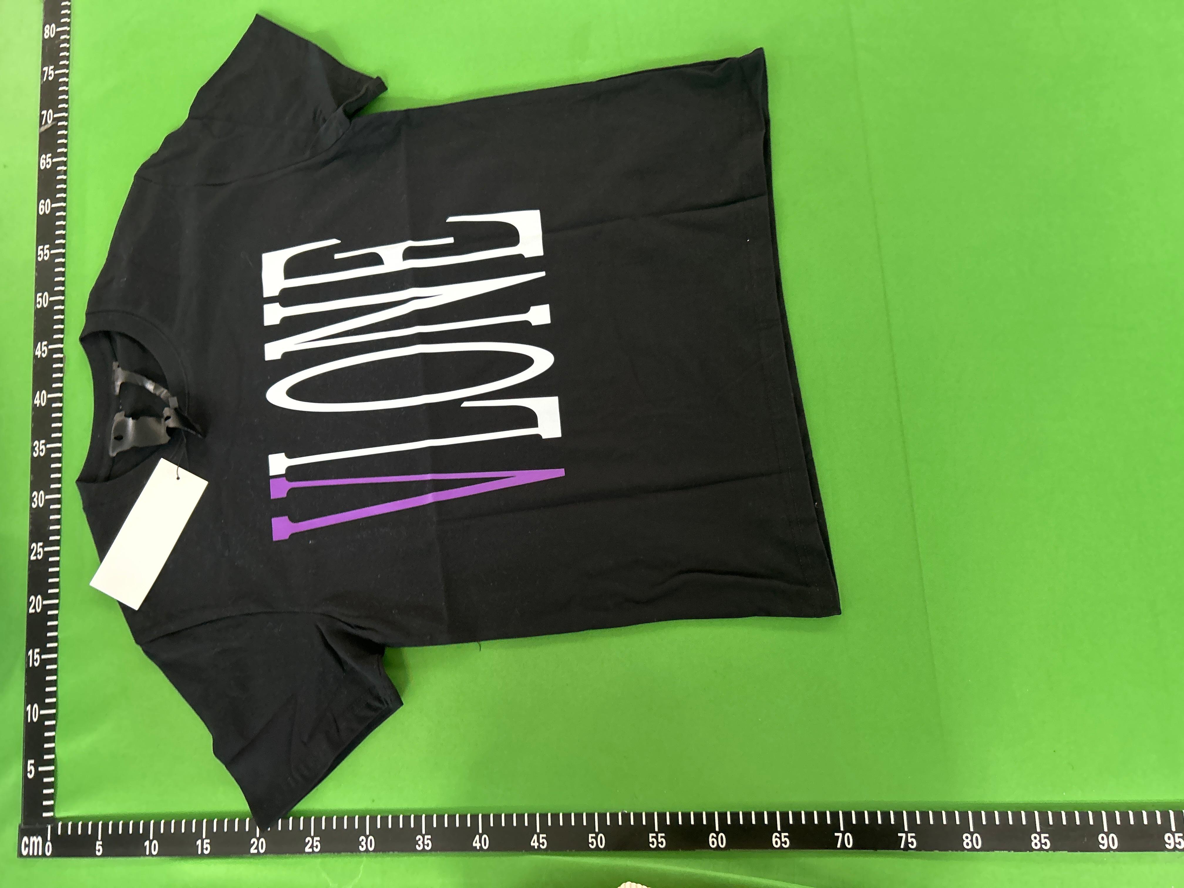 Foto QC 3 de Vlone 3M Reflective V Logo T-shirt Black