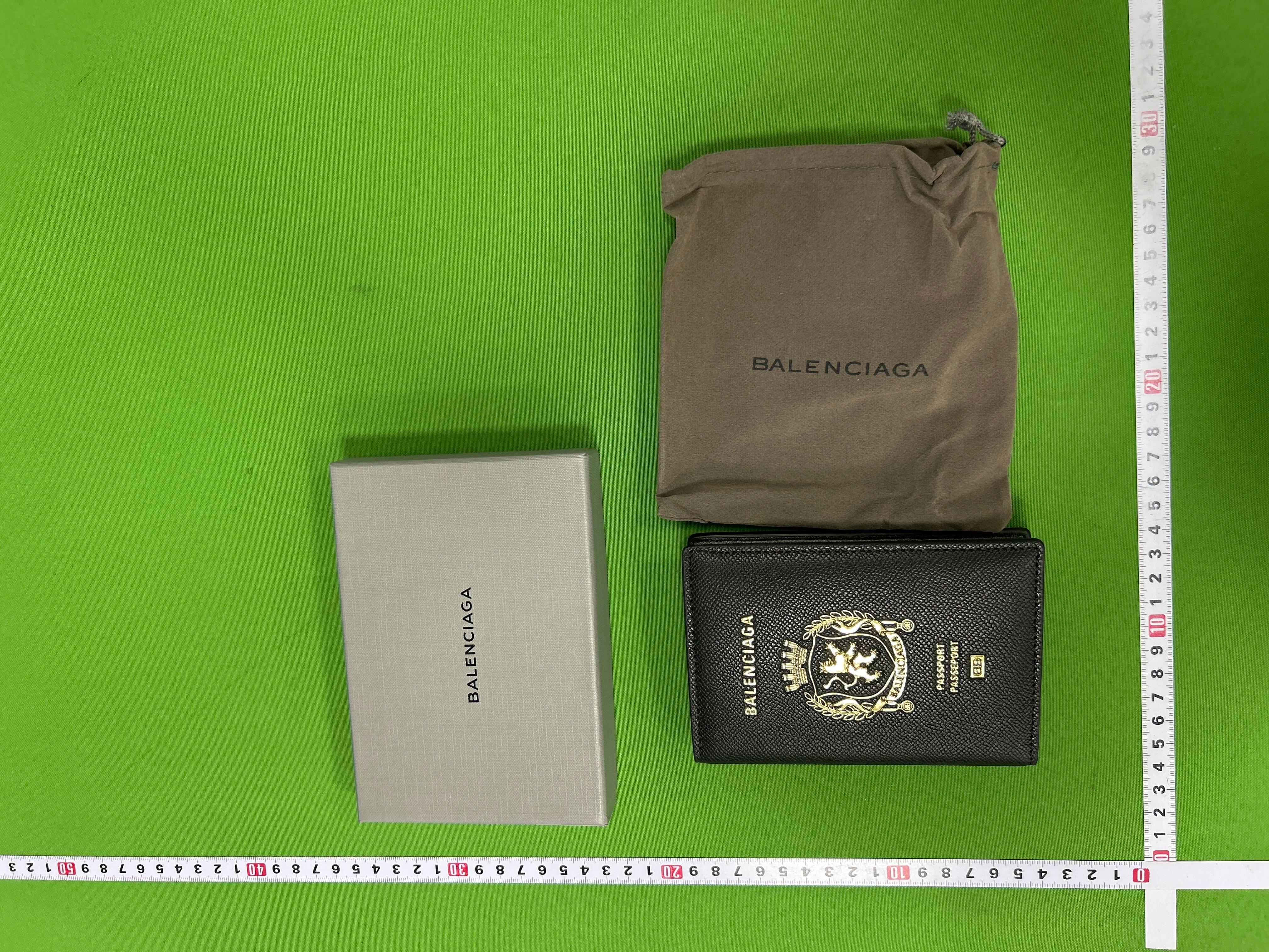 Foto QC 5 de Balenciaga Crest Passport Holder Leather Burgundy