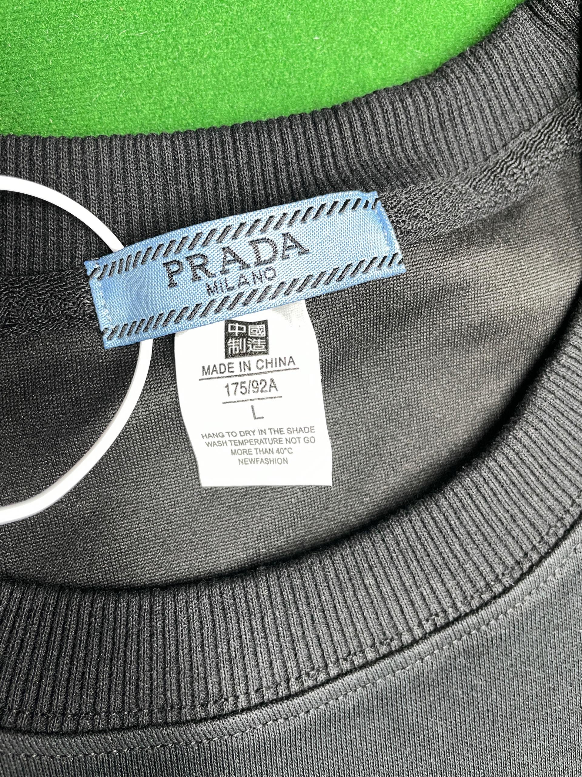 Foto QC 6 de Prada Triangle Logo Crewneck Sweater Black