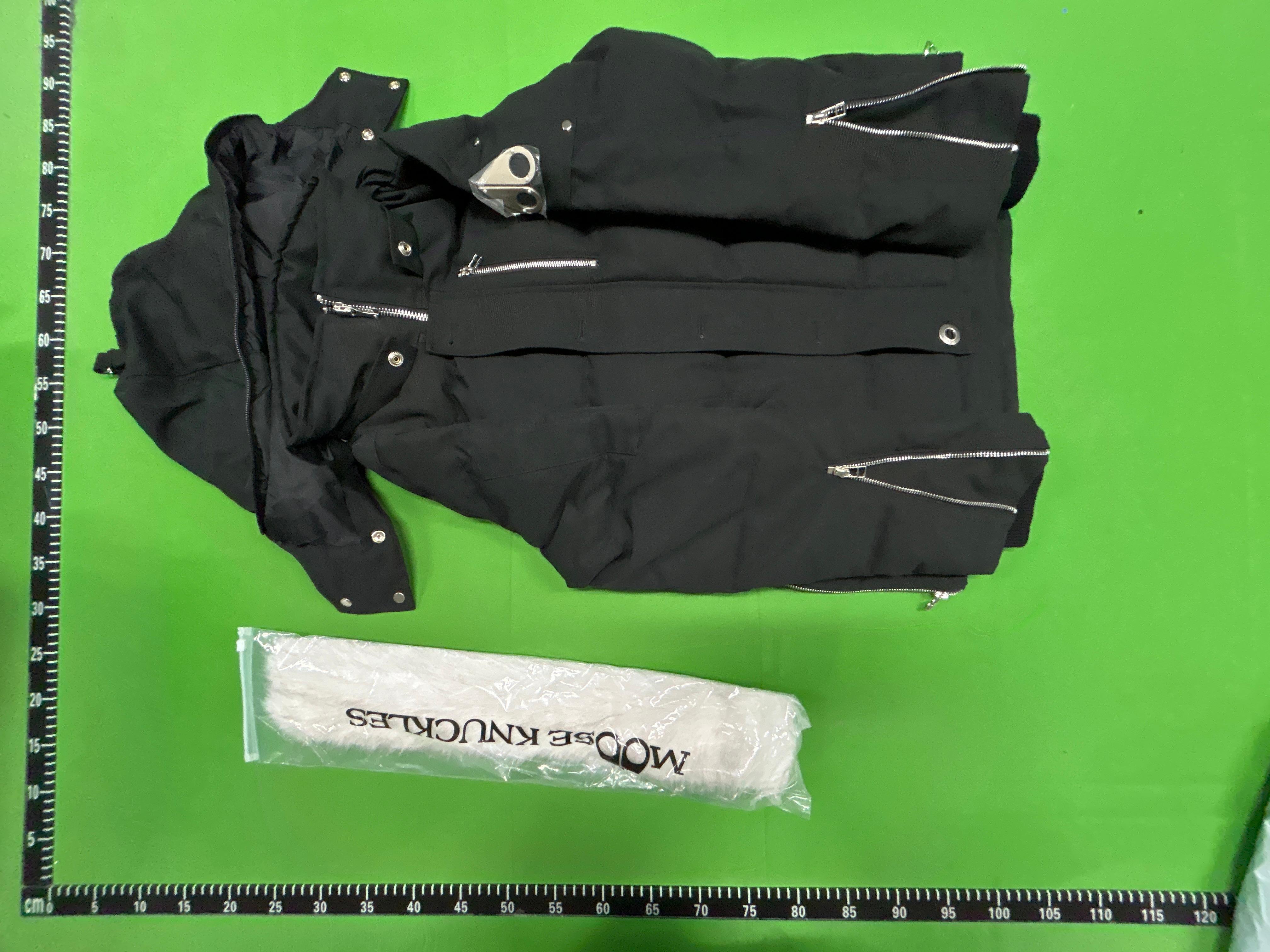 Foto QC 2 de Moose Knuckles Down Puffer Jacket Fur Hood Black
