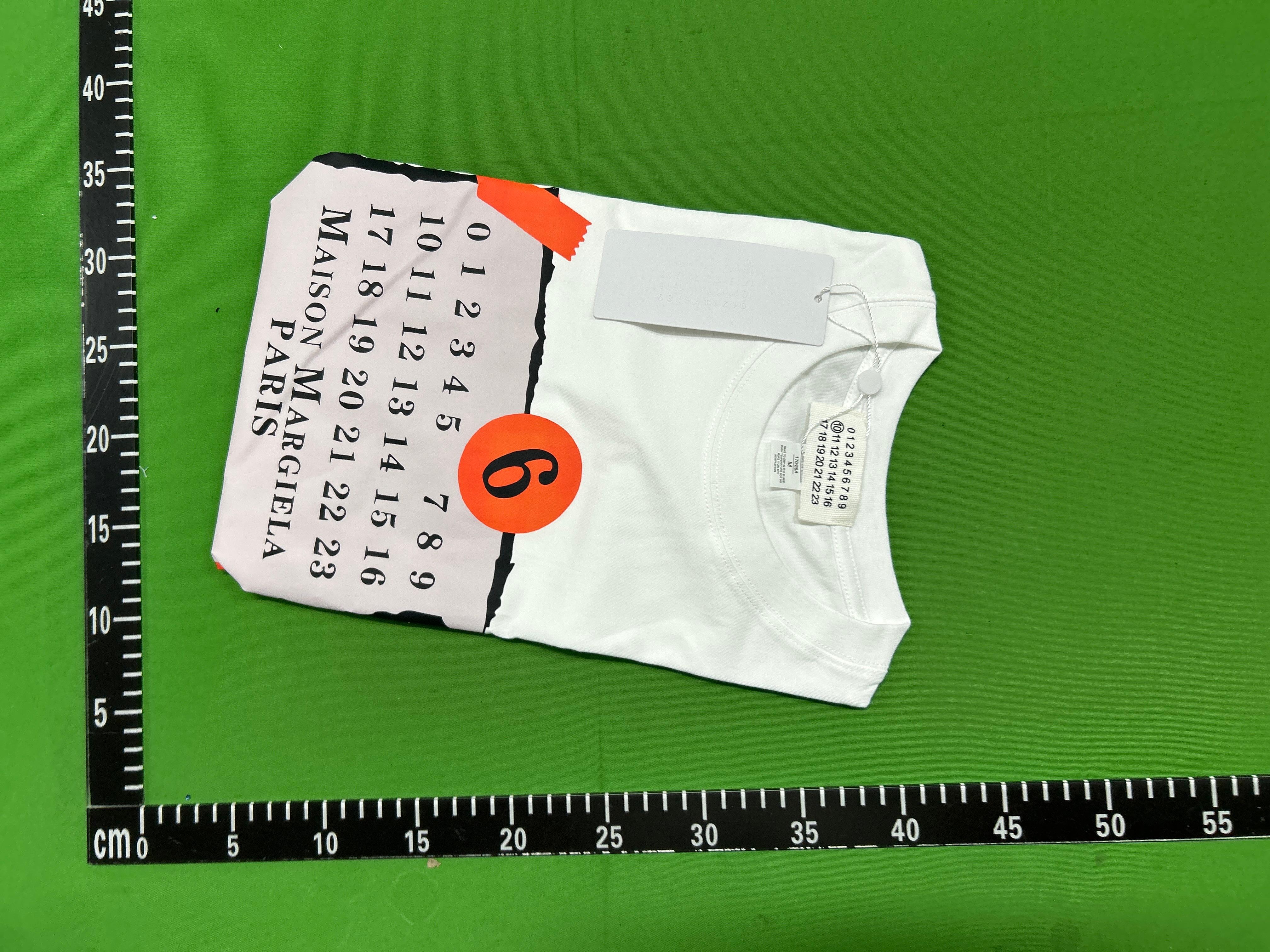Foto QC 6 de Maison Margiela Tape Numeric Logo T-shirt White