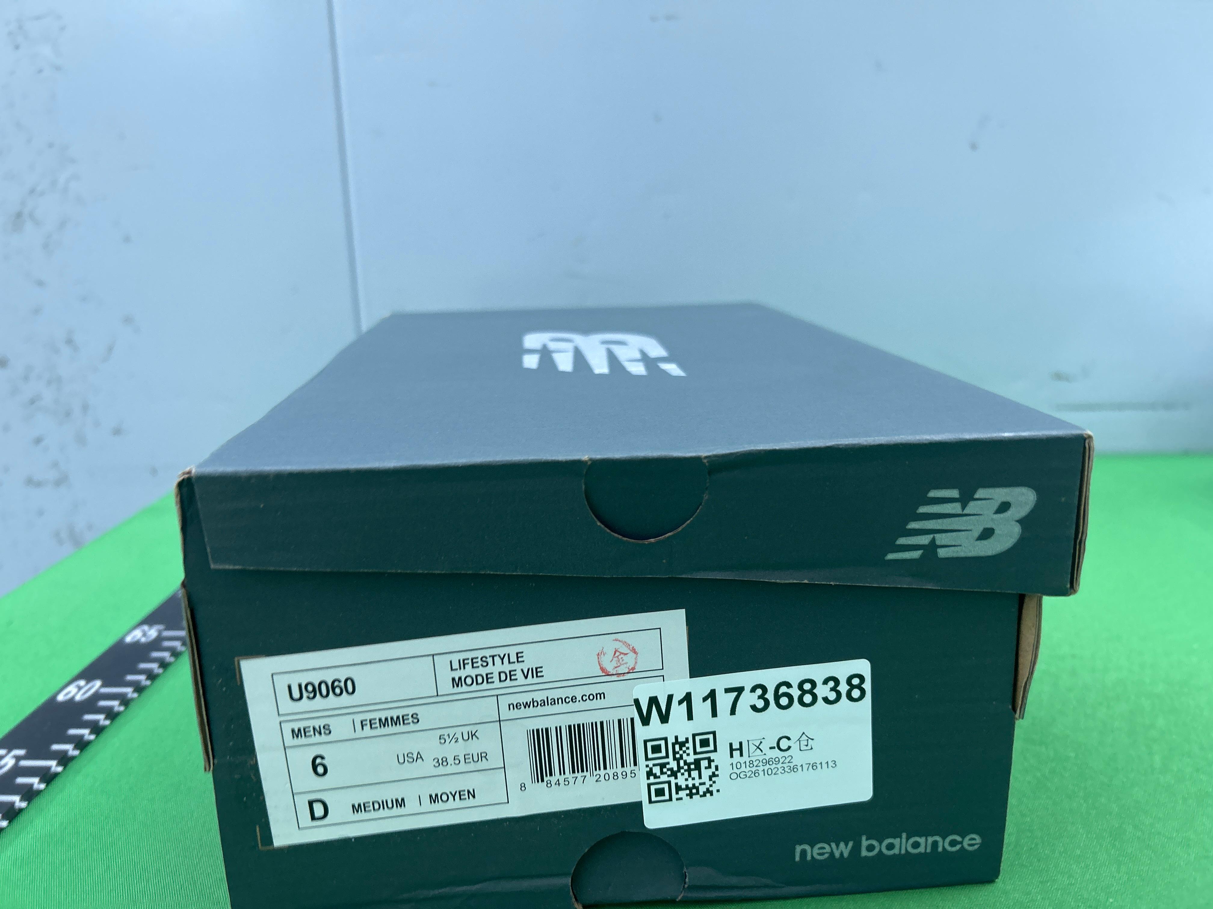 Foto QC 1 de New Balance 9060 Low Sea Salt U9060ECA